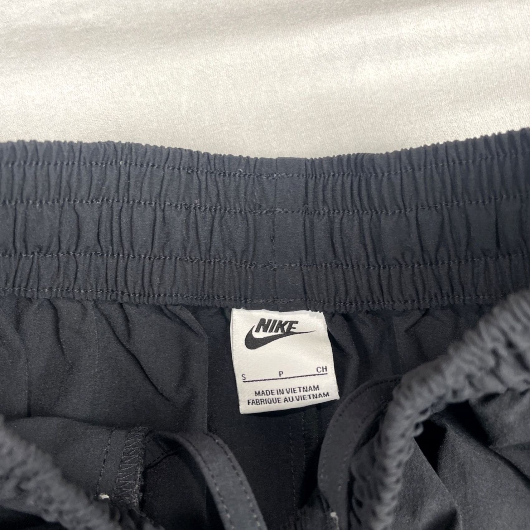 Nike Nike Joggers Womens Small Sportswear Baggy Swoosh Woven Pants Black FN7700 010 Size 26" / US 2 / IT 38 - 7 Thumbnail