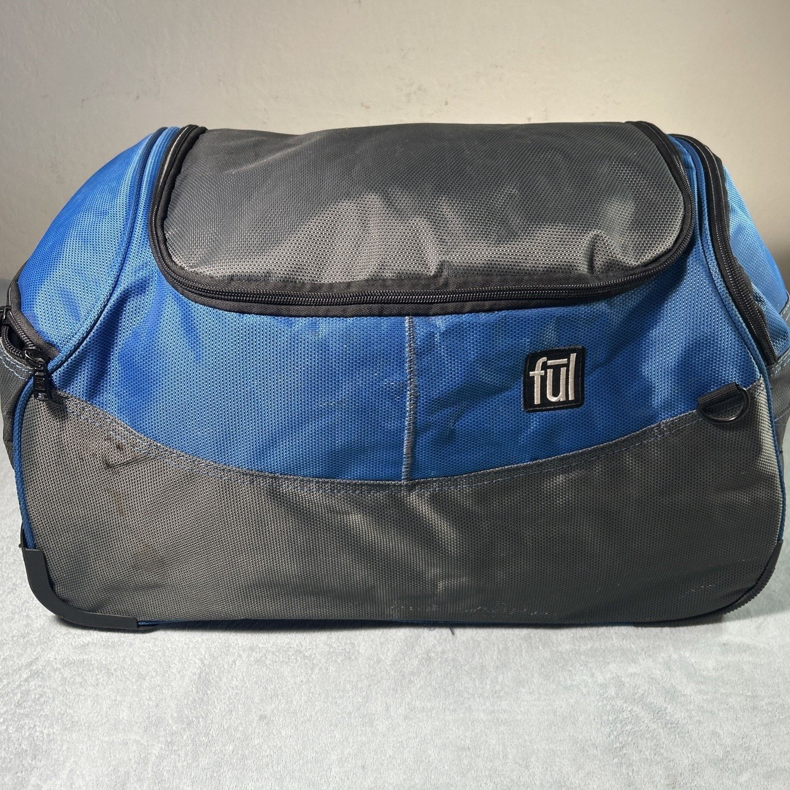 Patagonia FUL Rolling Luggage Duffle Travel Bag 22" Retractable Wheele Size ONE SIZE - 1 Thumbnail