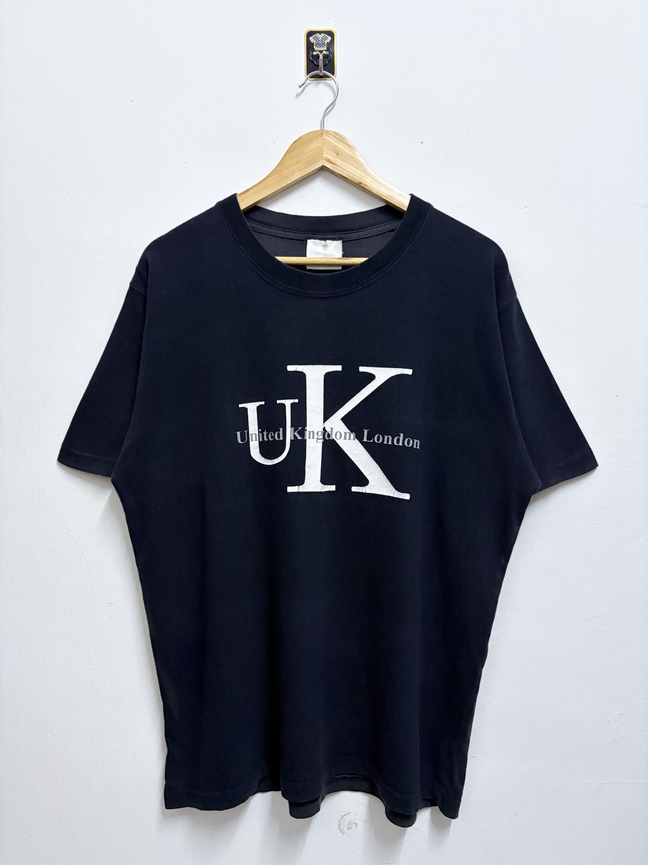 Calvin Klein 2000's United Kingdom London Ripoff Calvin Klein T-Shirt Size US L / EU 52-54 / 3 - 1 Thumbnail