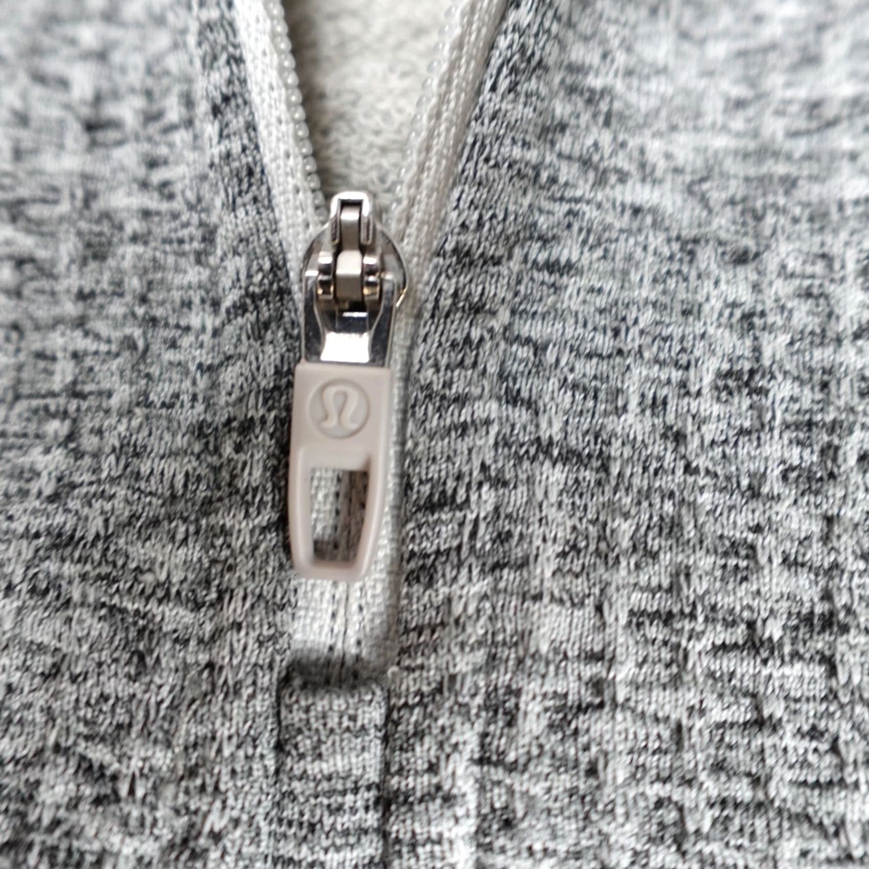 Lululemon Lululemon Mens Shirt Large Gray Heather 1/4 Zip Raglan Engineered Warmth Size US L / EU 52-54 / 3 - 2 Thumbnail