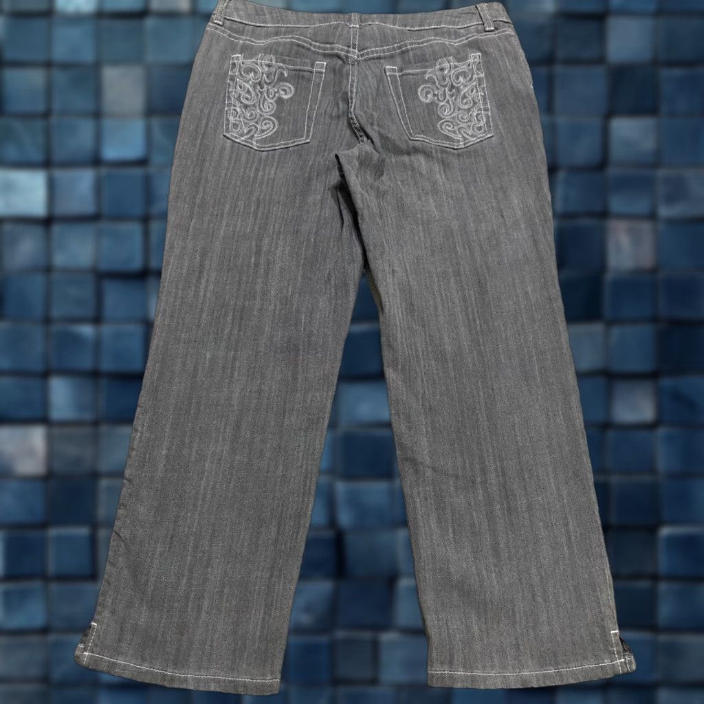 Vintage Chico's Jeans Gray Medium Wash Straight Crop Mid Rise Womens 8 Denim 23.5 Inseam 5-Pocket Stretch Cotton Spandex Regular Rise Shirt? Size 30" / US 8 / IT 44 - 1 Thumbnail