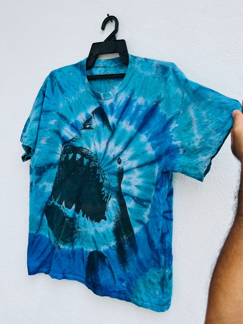 Vintage Vintage Jaws Movie Tie Die Streetwear Fashion Style Size US L / EU 52-54 / 3 - 4 Thumbnail