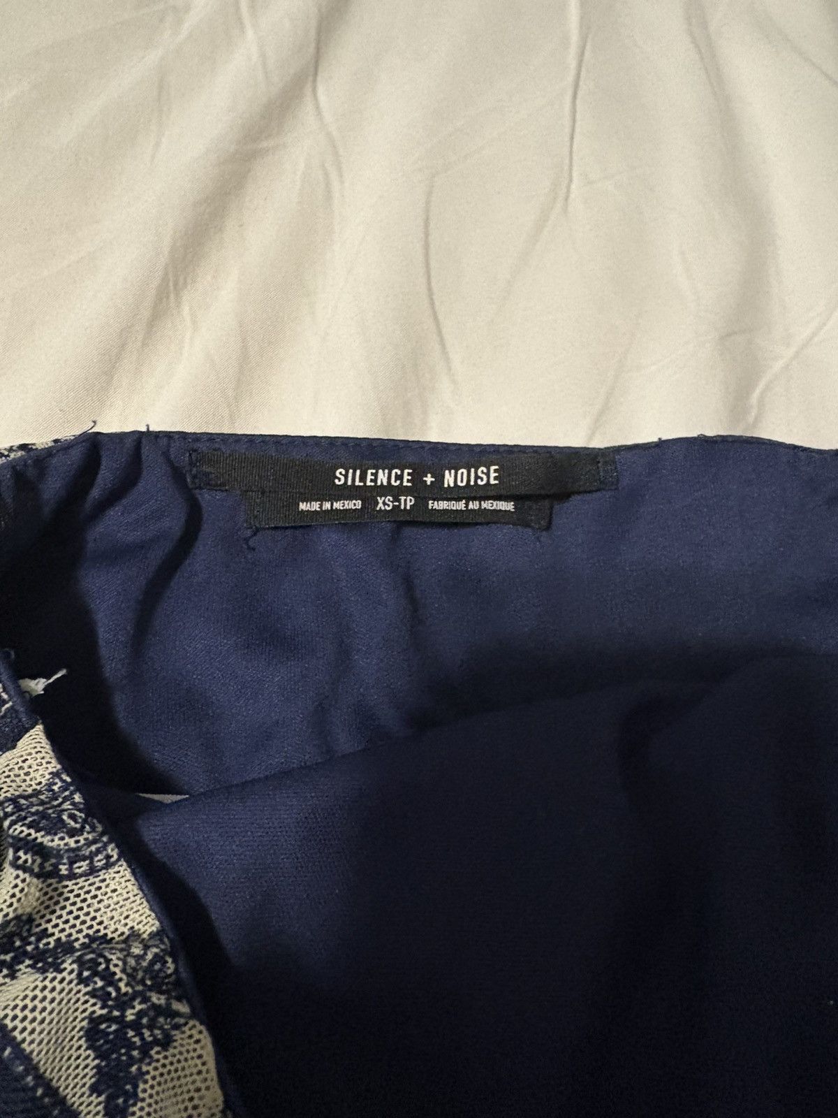 Urban Outfitters Urban Outfitters Paisley Blue and White Print Bandeau Top Size XS / US 0-2 / IT 36-38 - 2 Thumbnail