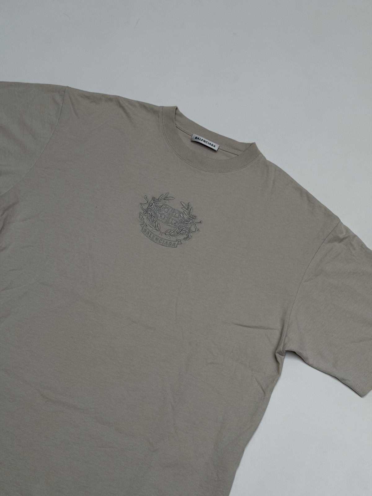 Balenciaga Balenciaga Lion Laurel Embroidery Logo Tee Shirt Beige Size US XS / EU 42 / 0 - 3 Thumbnail