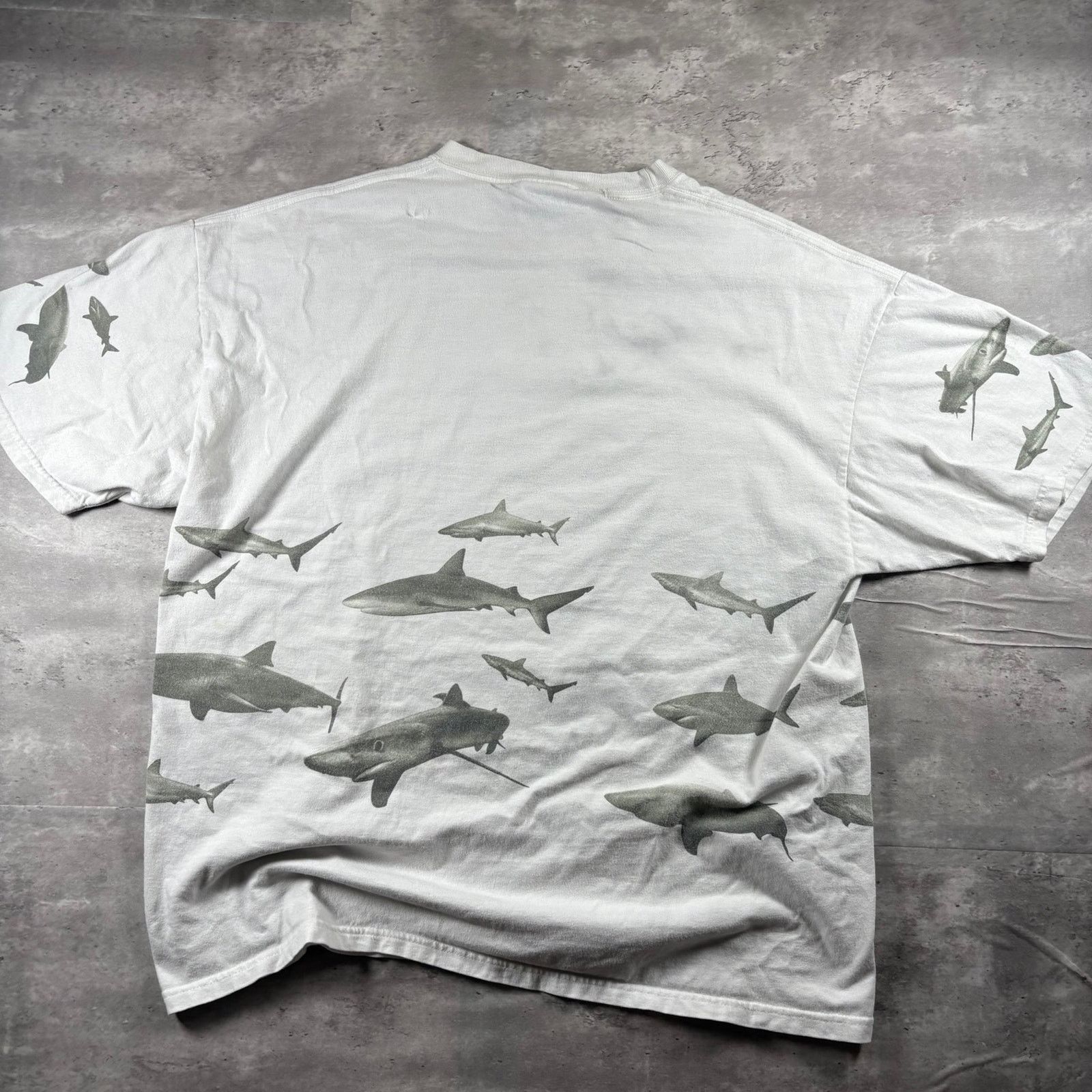 Hanes Vintage 90s shark AOP tee Size US XL / EU 56 / 4 - 2 Thumbnail
