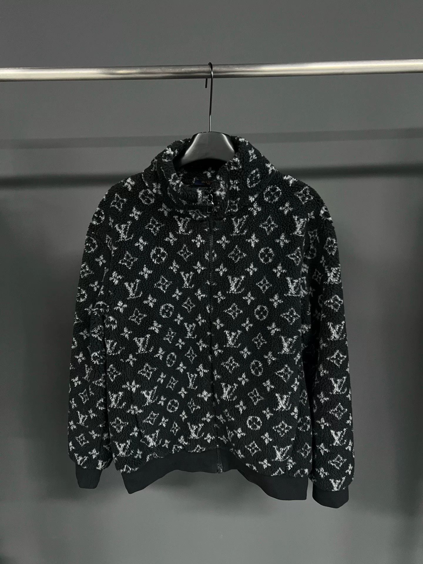 Louis Vuitton Louis Vuitton Black Jacket XL Women Size XL / US 12-14 / IT 48-50 - 1 Thumbnail