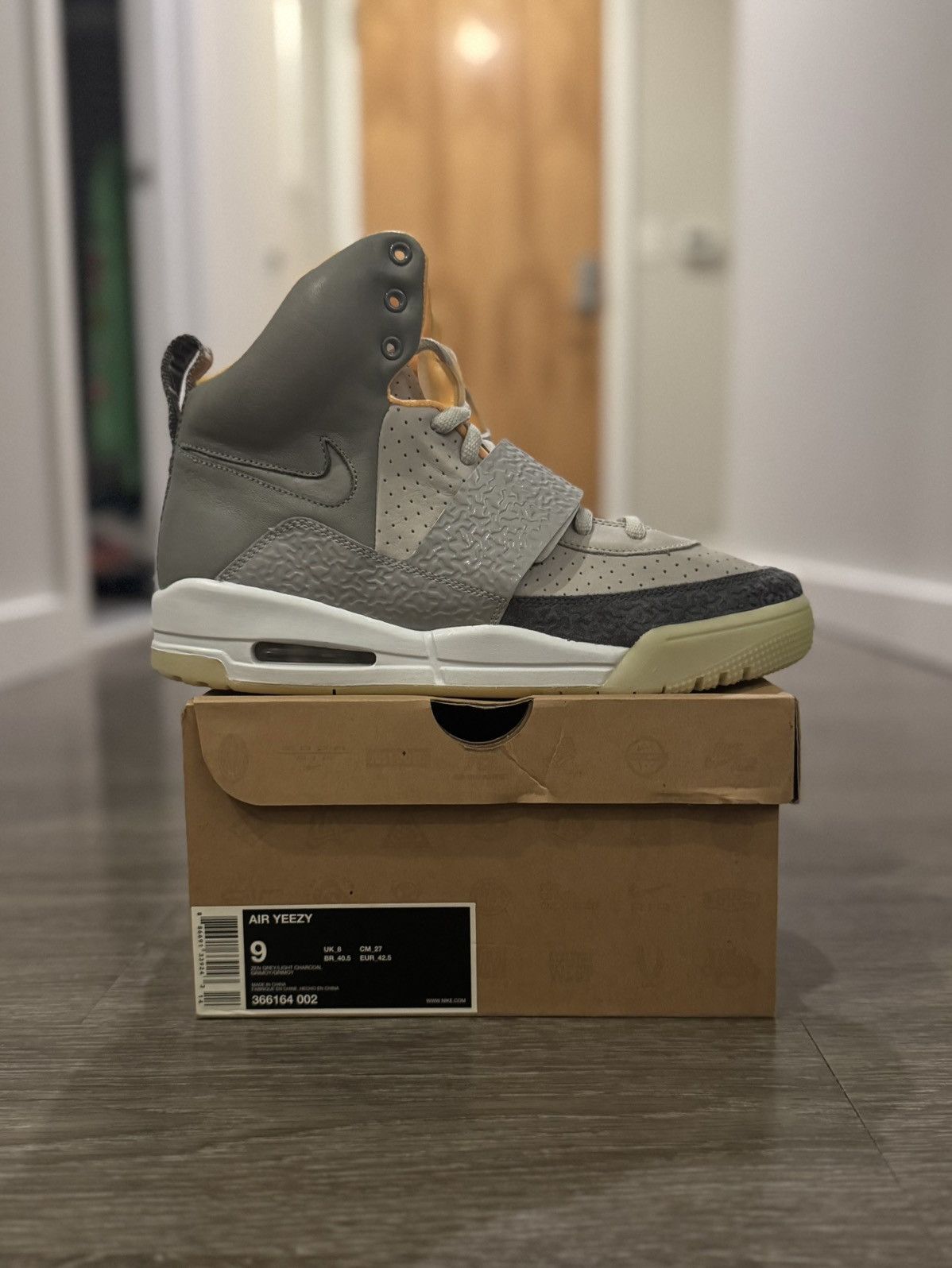 Kanye West × Nike 2009 Nike Air Yeezy Zen Grey Size 9 Brand New Size US 9 / EU 42 - 11 Thumbnail