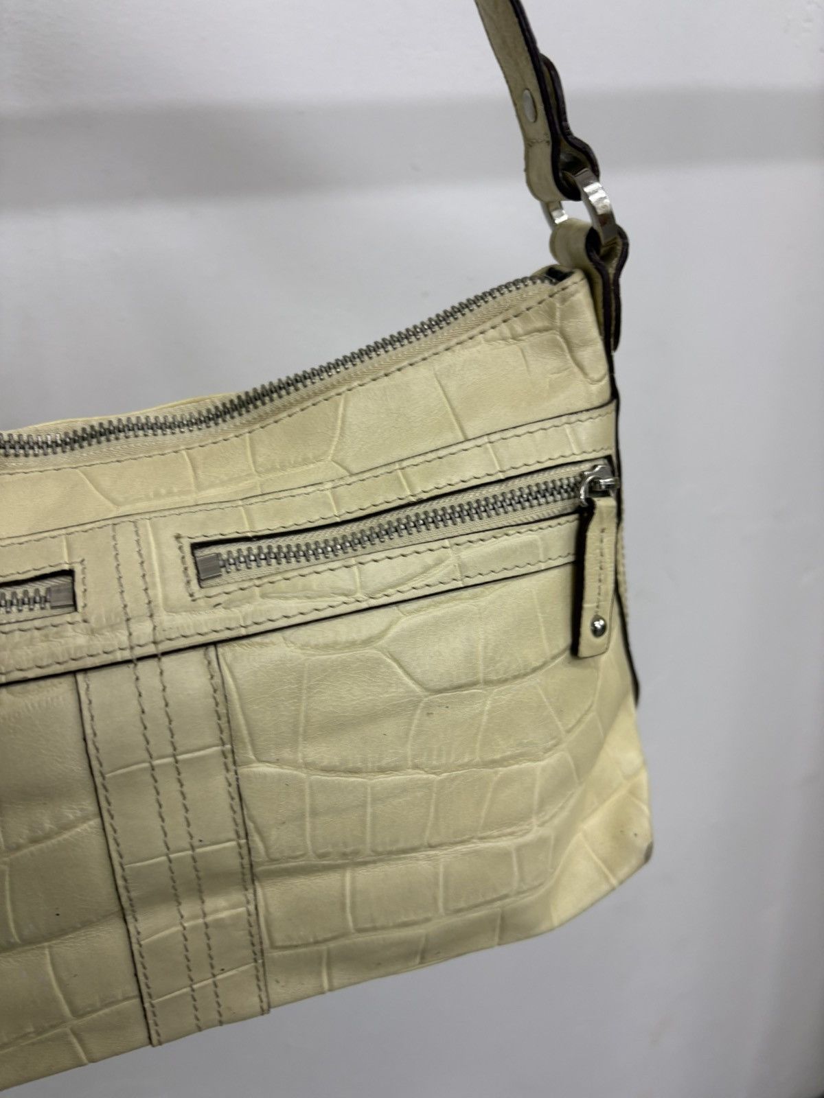 Genuine Leather Vintage Tignanello Ivory Green Leather Bag Y2k Diesel style Size ONE SIZE - 13 Thumbnail