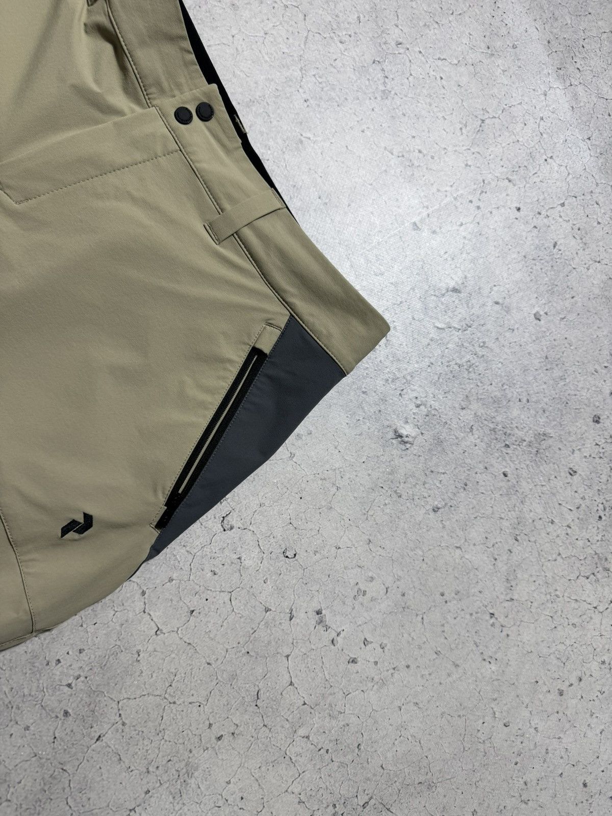 Peak Performance Peak Performance Trekking Outdoor Shorts Size M Size US 32 / EU 48 - 2 Thumbnail