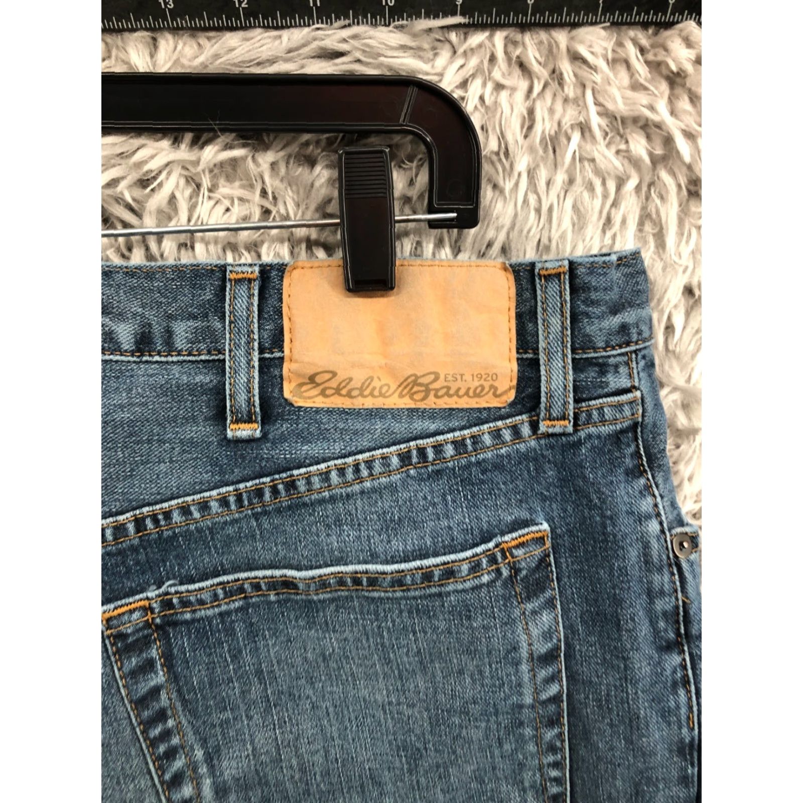 Eddie Bauer Eddie Bauer Jeans Relaxed Straight 36x32 Mens Blue Medium Wash Comfort 5-Pocket Denim Belt Loops Modern Classic American Mens Jeans Size US 36 / EU 52 - 6 Thumbnail