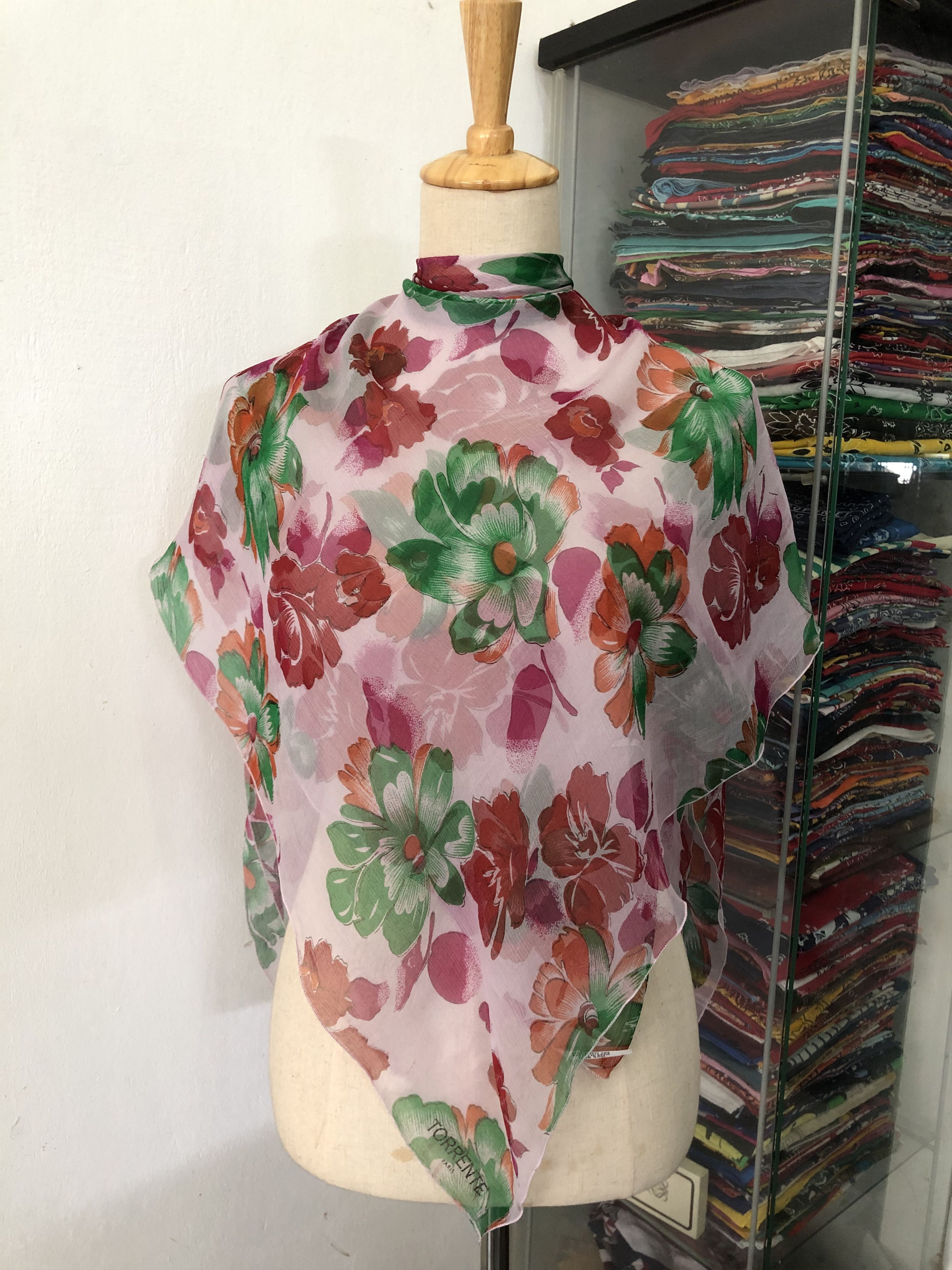 Vintage Vintage Torrente Silk Scarf Size ONE SIZE - 1 Thumbnail