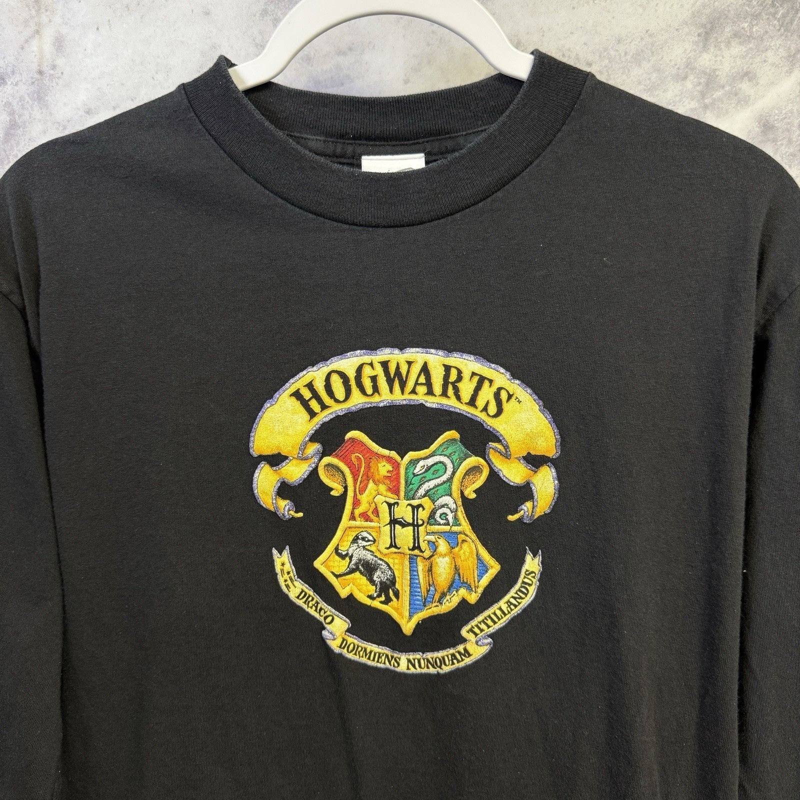 Warner Bros Vintage Harry Potter Hogwarts T Shirt Adult Medium 19x26.5 W Size US M / EU 48-50 / 2 - 1 Thumbnail