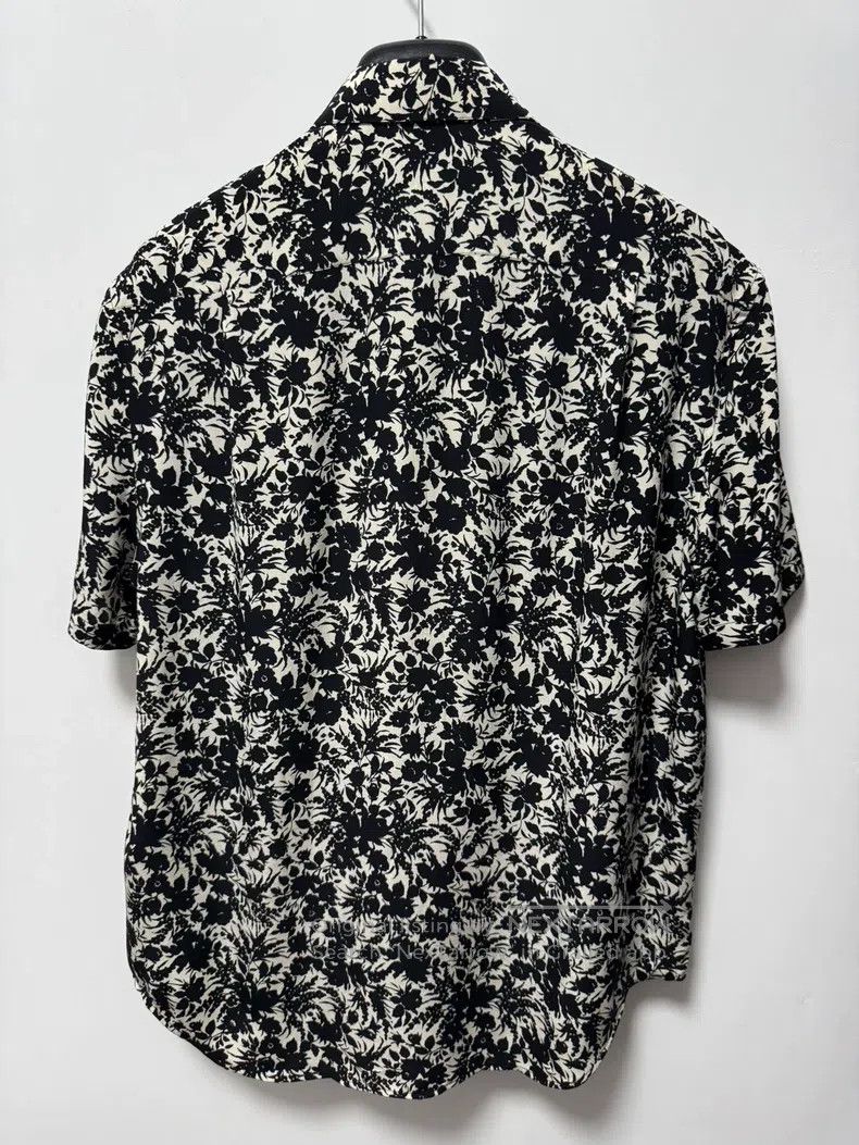 Saint Laurent Paris Saint Laurent Paris Silk art floral print shirt Size XS / US 0-2 / IT 36-38 - 2 Thumbnail