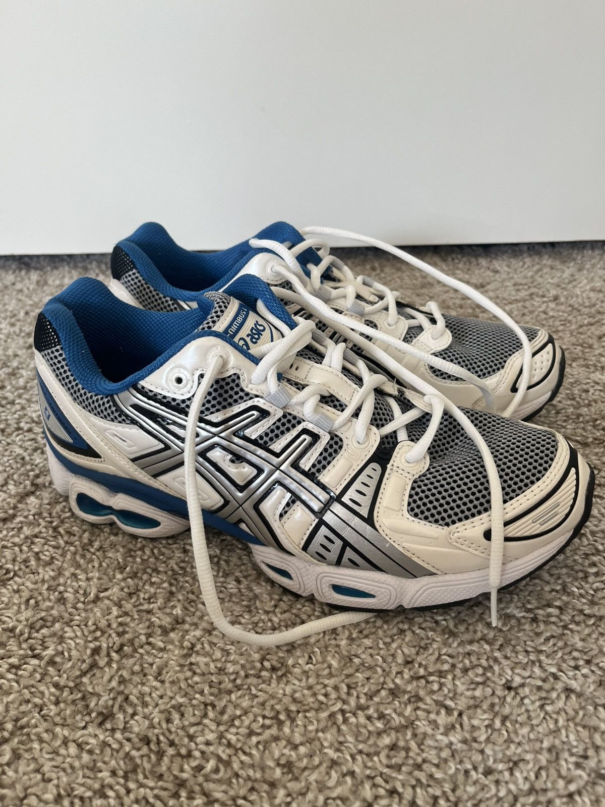 Asics Asics Gel-Nimbus 9 Size US 10 / EU 43 - 1 Thumbnail