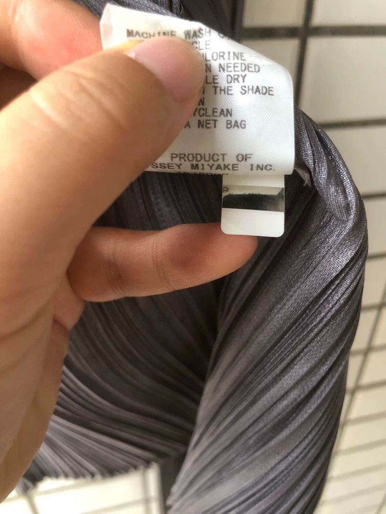 Issey Miyake Issey Miyake size:3 A dark grey pleated cardigan Size M / US 6-8 / IT 42-44 - 2 Thumbnail