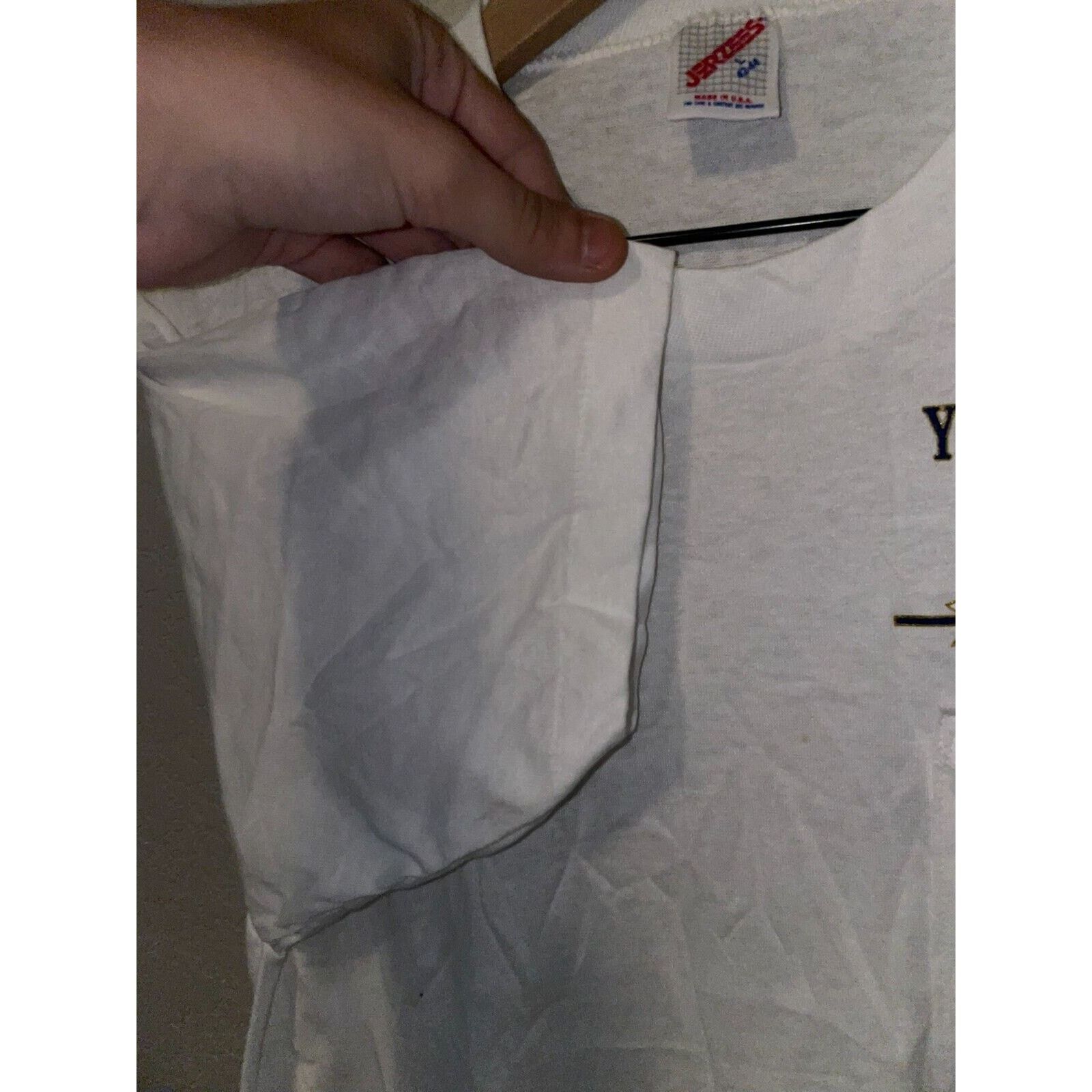 Jerzees Vintage Yellowstone National Park Front Pocket White L Shirt Size US L / EU 52-54 / 3 - 5 Thumbnail
