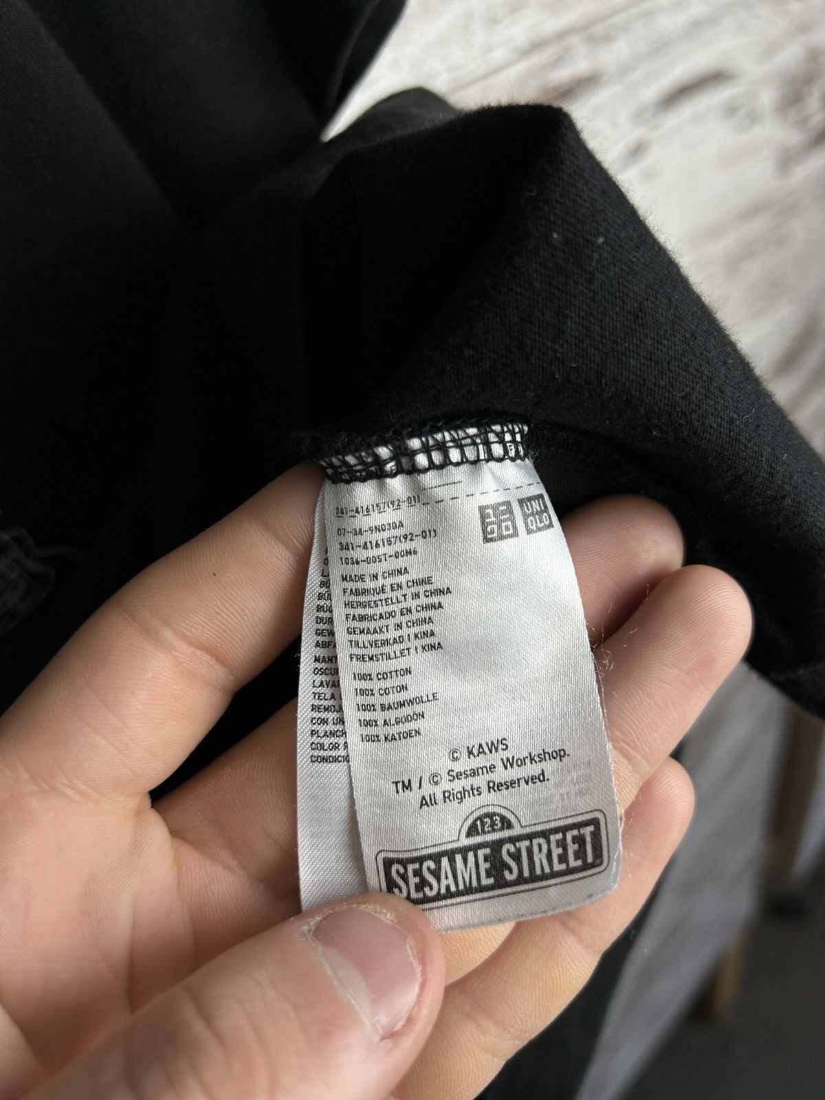 Japanese Brand × Kaws × Uniqlo Mens Vintage Uniqlo Kaws T-shirt tee art Japanese y2k rare Size US M / EU 48-50 / 2 - 8 Thumbnail