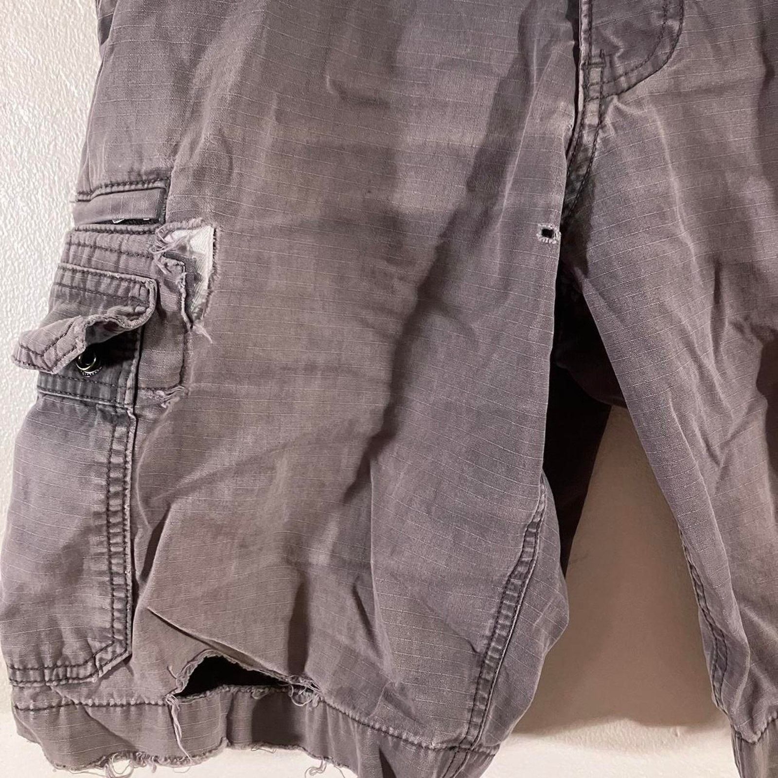 Eddie Bauer Eddie Bauer Faded Distressed Cargo Shorts Size US 33 - 2 Thumbnail