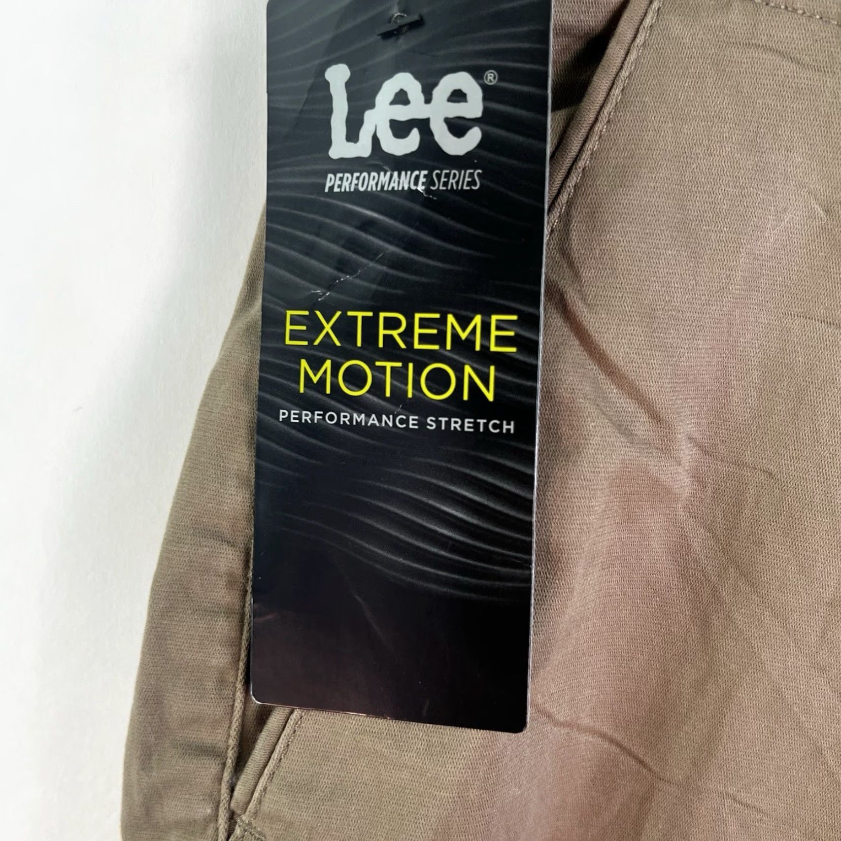 Lee Lee Men's Extreme Motion Relaxed Fit Utility Cargo Shorts, Beige, Size 32, 10-Inch Inseam, Casual Workwear Size US 32 / EU 48 - 2 Thumbnail