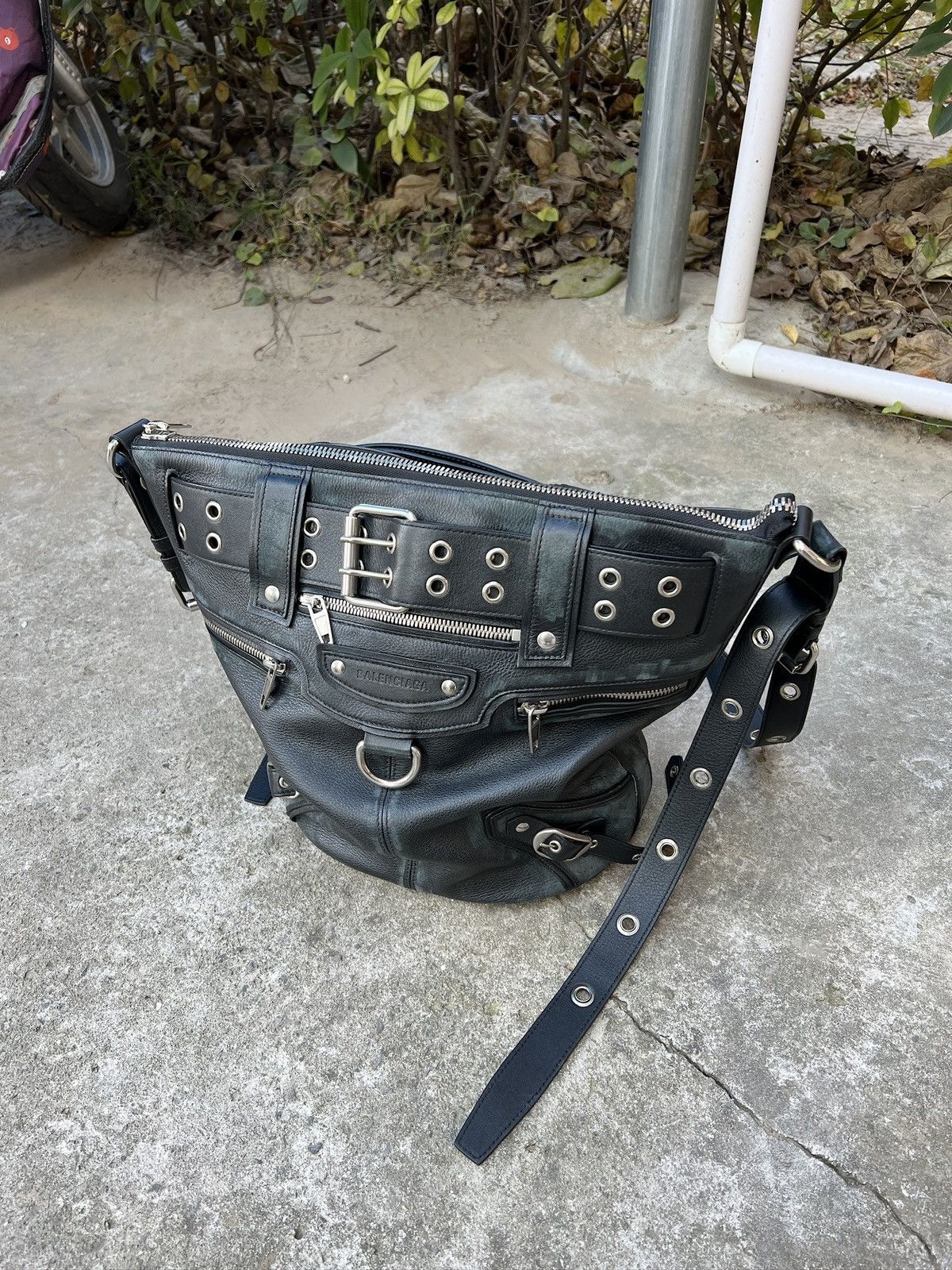 Balenciaga Balenciaga Fall22 Lost Tape Emo Bag Sz. M Size ONE SIZE - 3 Thumbnail