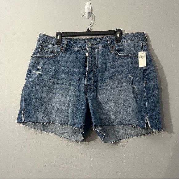 Old Navy Old Navy curvy High-Rise button fly OG straight shorts sz 18 Size 40" / US 18 - 1 Thumbnail