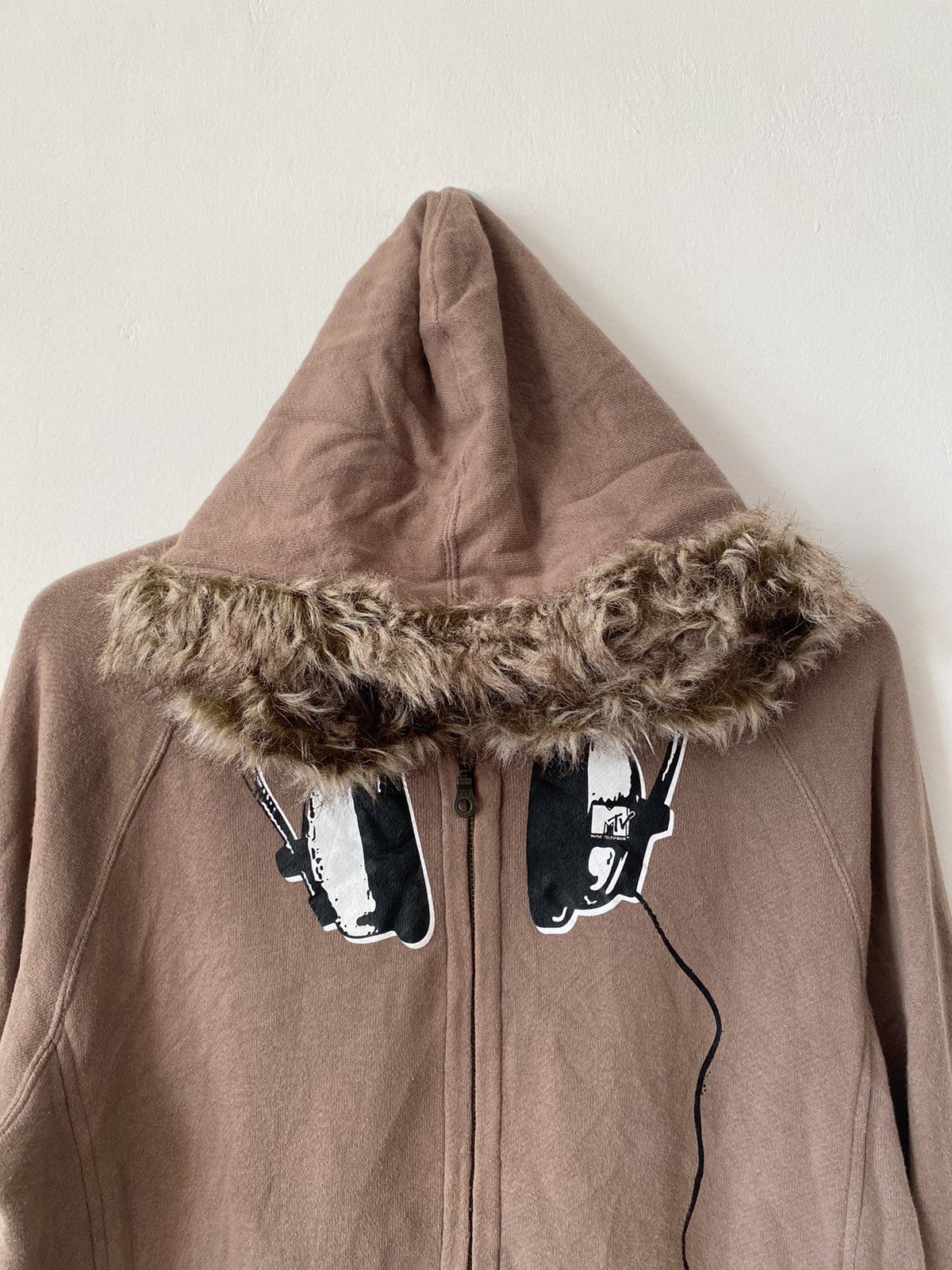 If Six Was Nine × Japanese Brand × Mtv MTV MUSIC TELEVISION FUR HOODIES Size US L / EU 52-54 / 3 - 5 Thumbnail