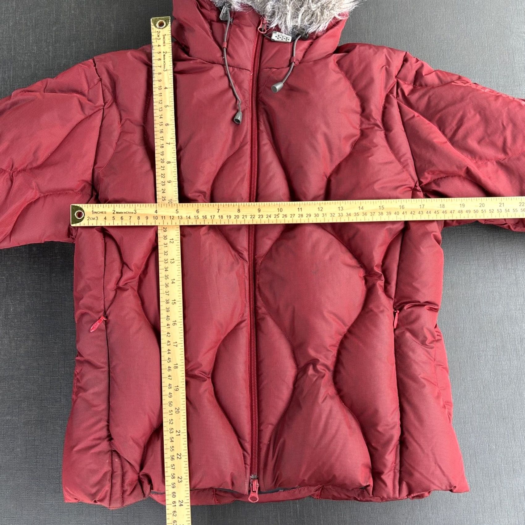 Salomon VINTAGE Salomon Women's S Puffer Jacket Hooded Down Crimson Red Faux Fur Y2K Jacket Womens Size S Red Logo Accents Size S / US 4 / IT 40 - 2 Thumbnail