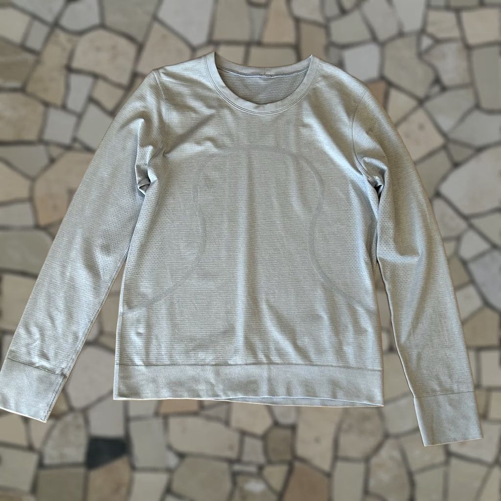 Lululemon VINTAGE Distressed Lululemon Swiftly Relaxed Top Long Sleeve Women’s 6 Size M / US 6-8 / IT 42-44 - 1 Thumbnail