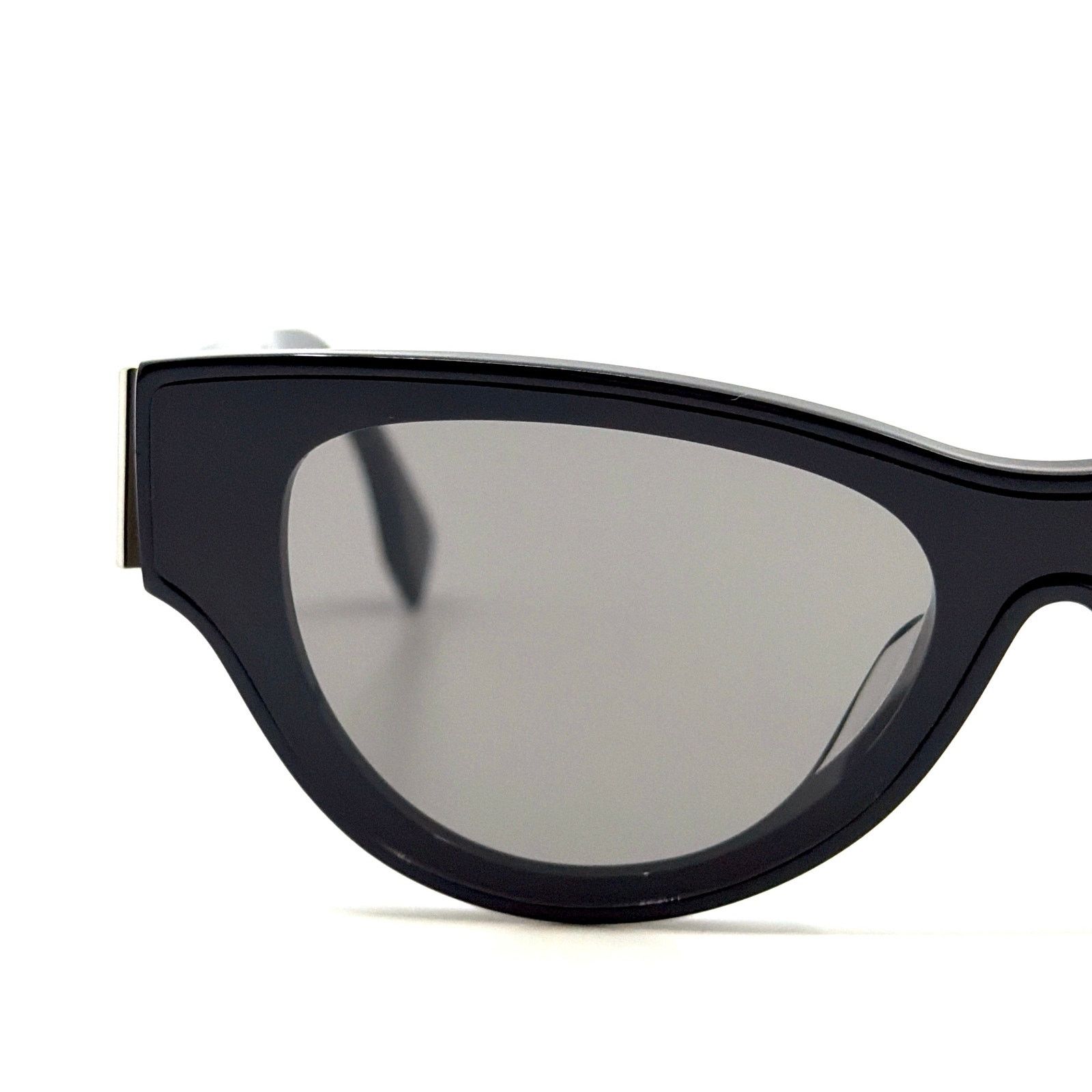 Fendi New!!! FENDI Sunglasses FE40135F 01A Authentic Size ONE SIZE - 4 Thumbnail