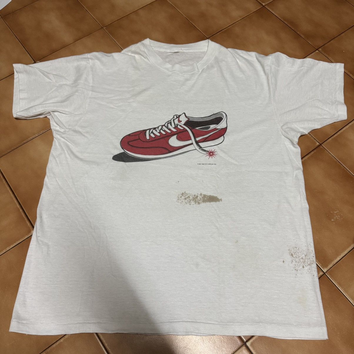 Vintage 1985 The Man With One Red Shoe Movie Promo Vintage T-shirt Size US L / EU 52-54 / 3 - 1 Thumbnail