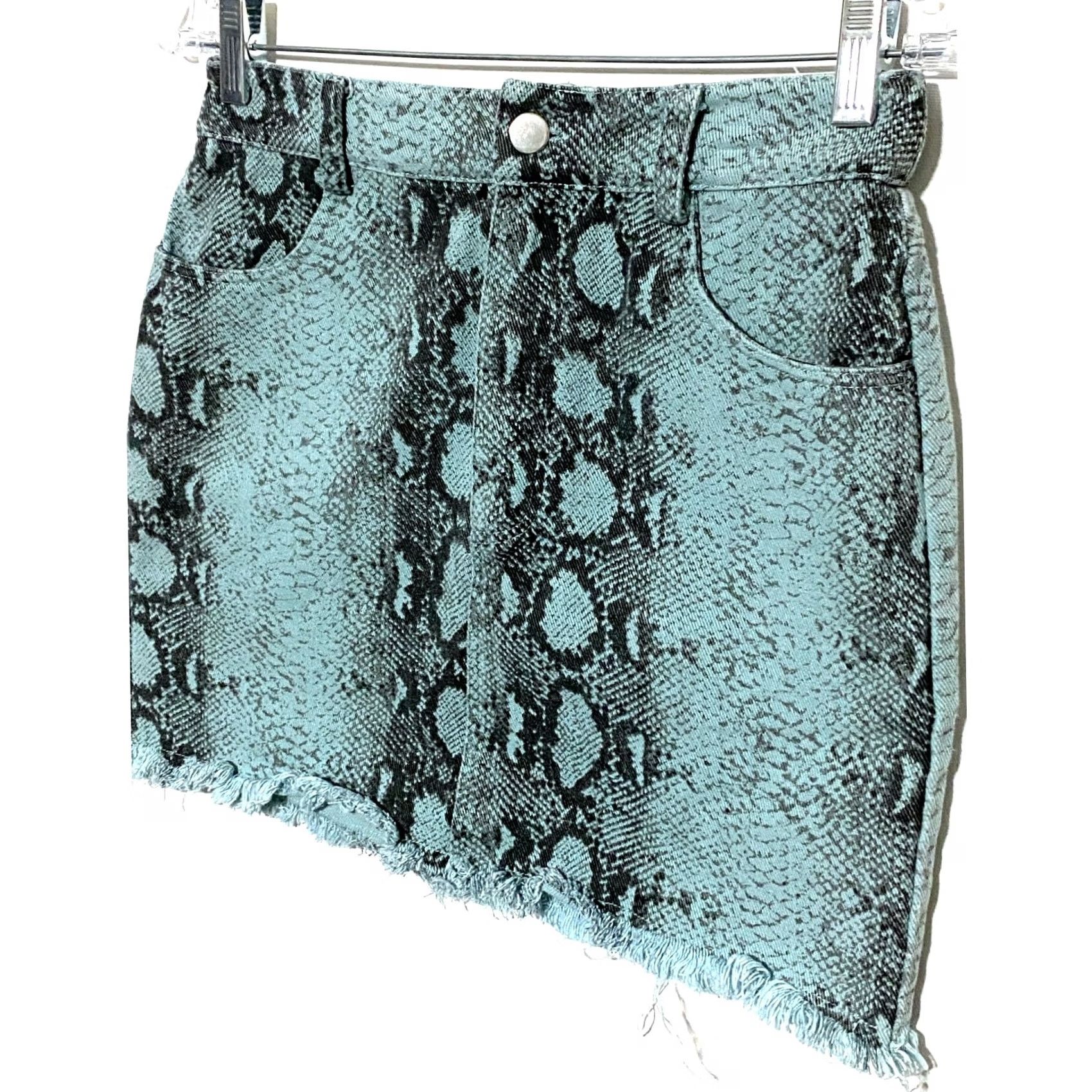 Vintage Blue Blush Snakeskin Jean Mini Skirt S Raw Hem Fairy Grunge Edgy Coachella Boho Skirt, Denim, Animal Print, Short, Casual Womens, XS? No, S Size 28" / US 6 / IT 42 - 2 Thumbnail