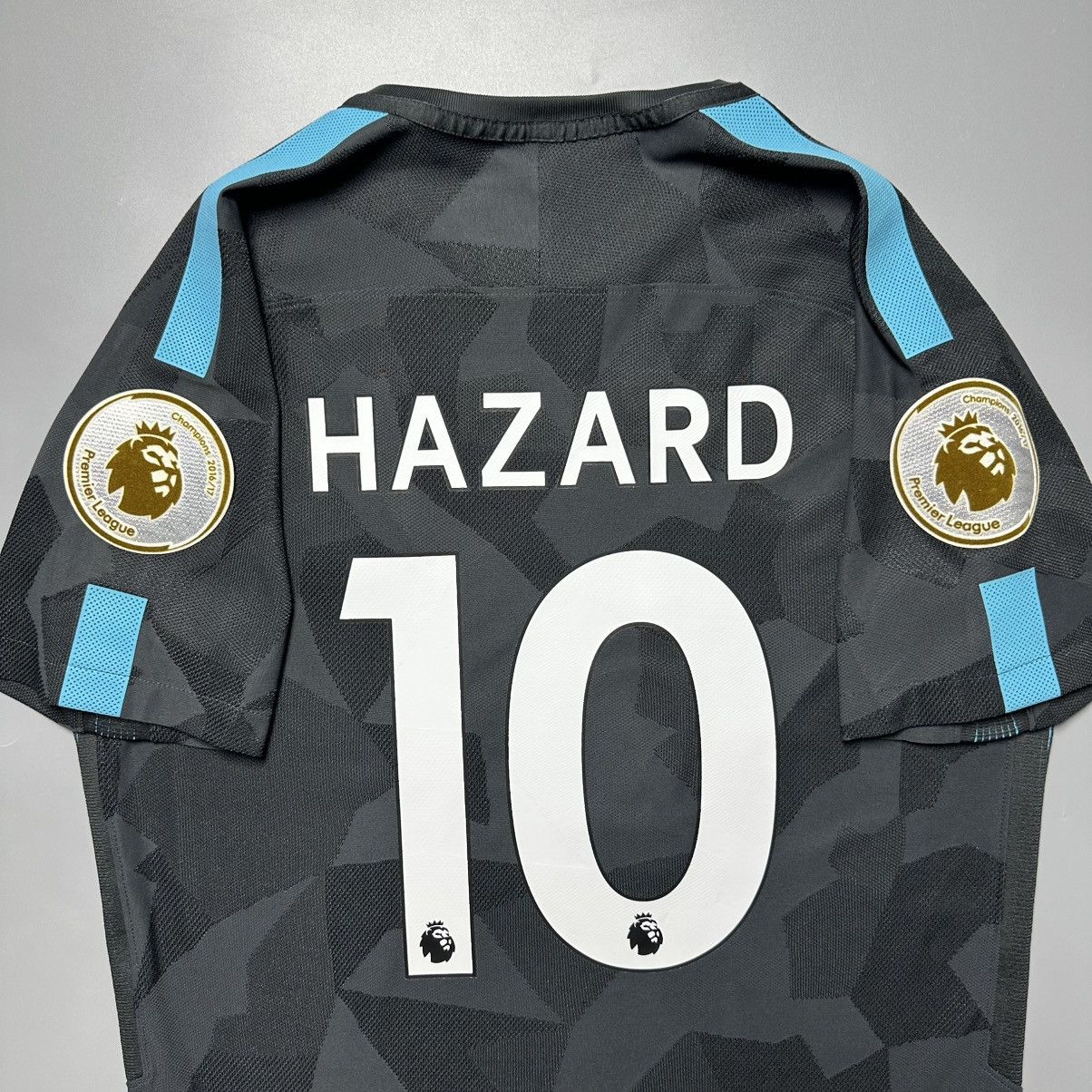Vintage CHELSEA NIKE 2017/2018 FOOTBALL THIRD JERSEY #10 EDEN HAZARD Size US M / EU 48-50 / 2 - 11 Thumbnail