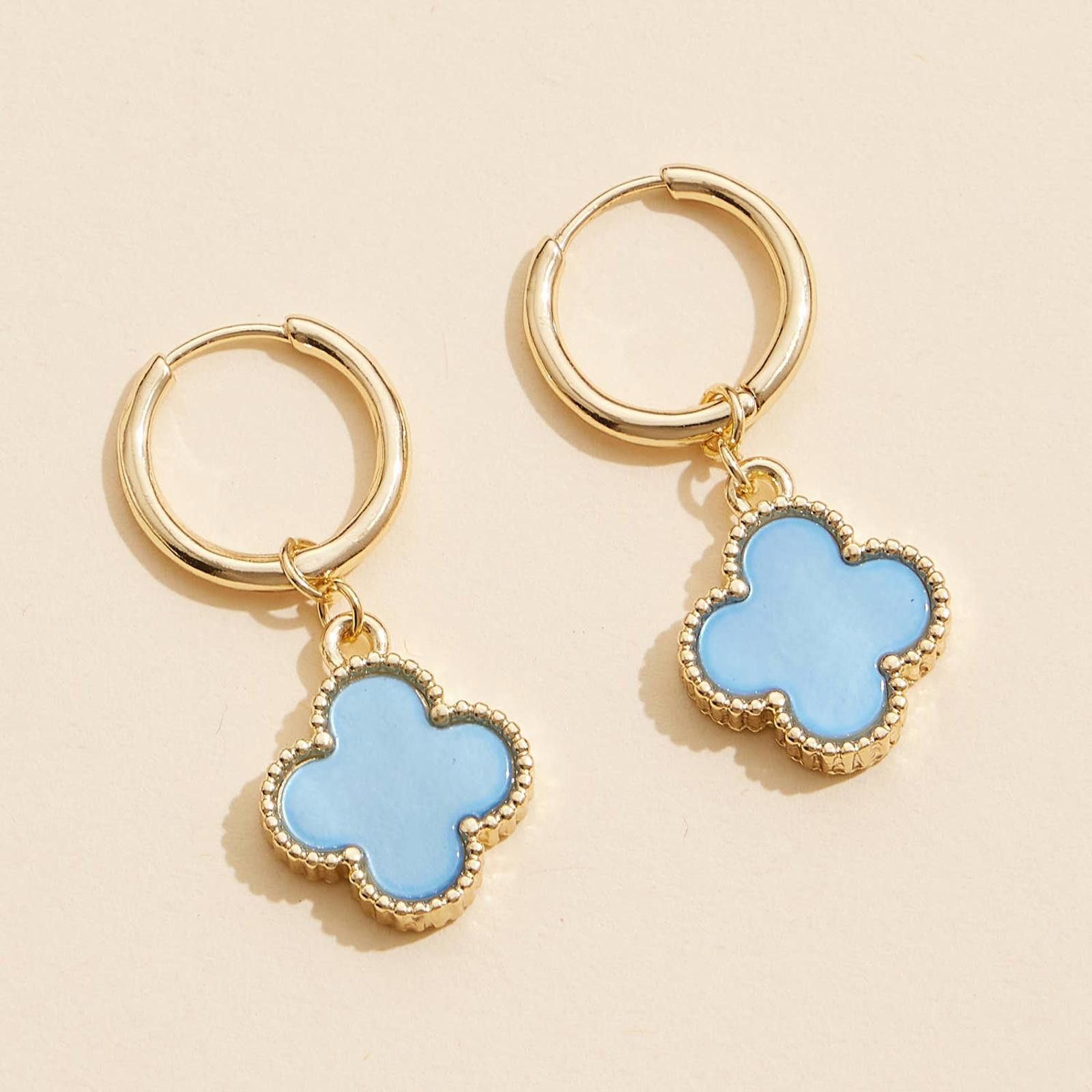 Other Flower Shape Shell Charm Hoop Earrings Size ONE SIZE - 5 Thumbnail