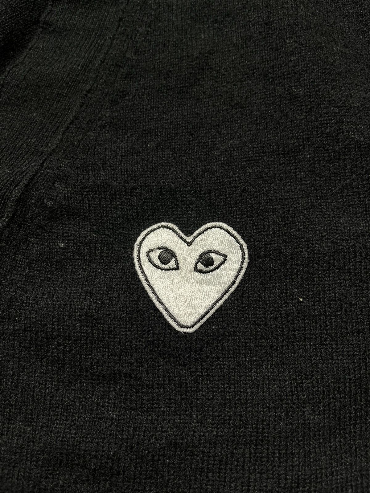 Comme des Garcons PLAY Comme Des Garcons Play white heart sweater Size US L / EU 52-54 / 3 - 5 Thumbnail