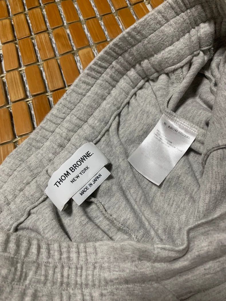 Thom Browne Thom Browne size3 Classic side-striped shorts Size US 26 / EU 42 - 5 Thumbnail