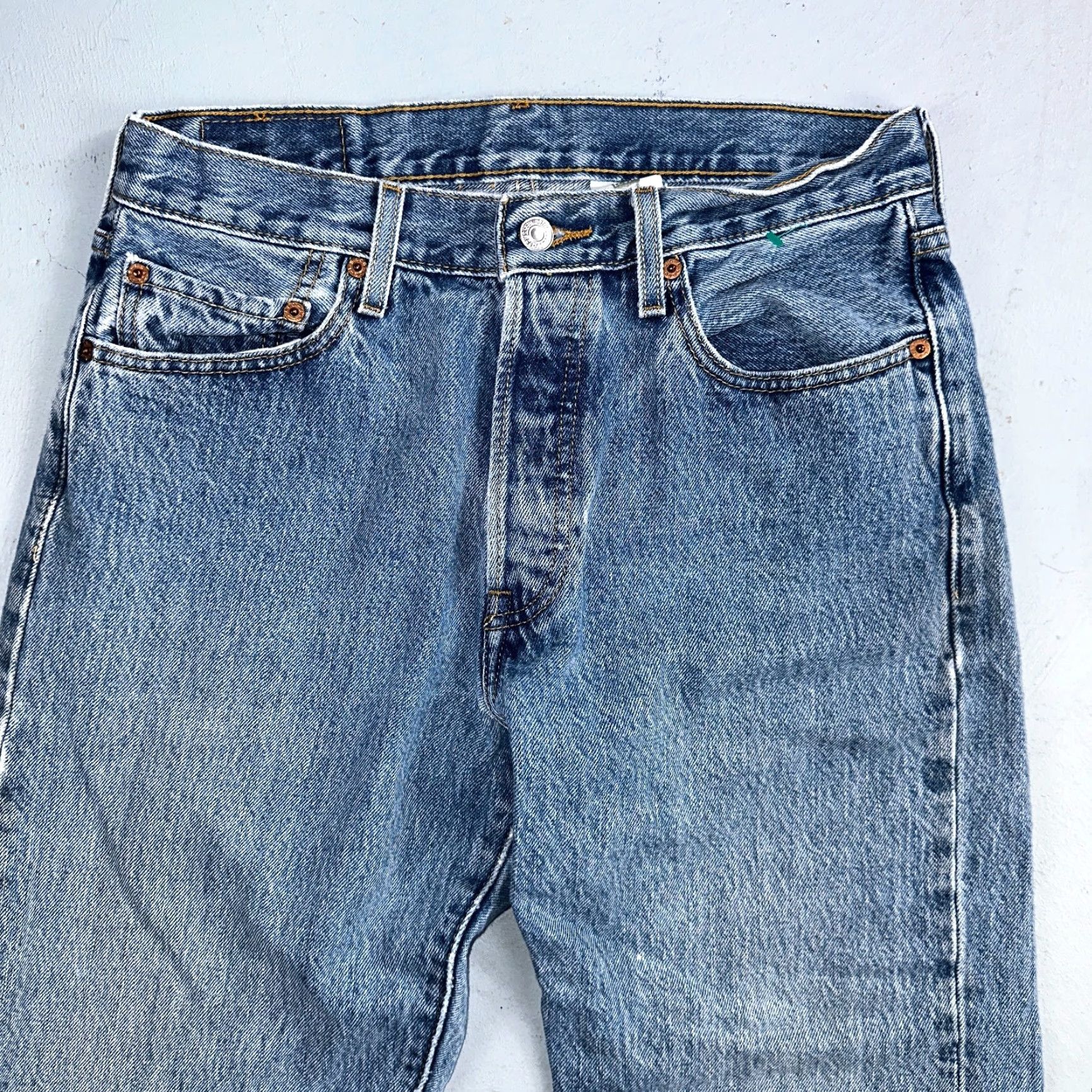 Levi's VINTAGE Levi's 501 Jeans Men Straight Leg 90s Light Wash Blue 30x32 Size US 30 / EU 46 - 2 Thumbnail