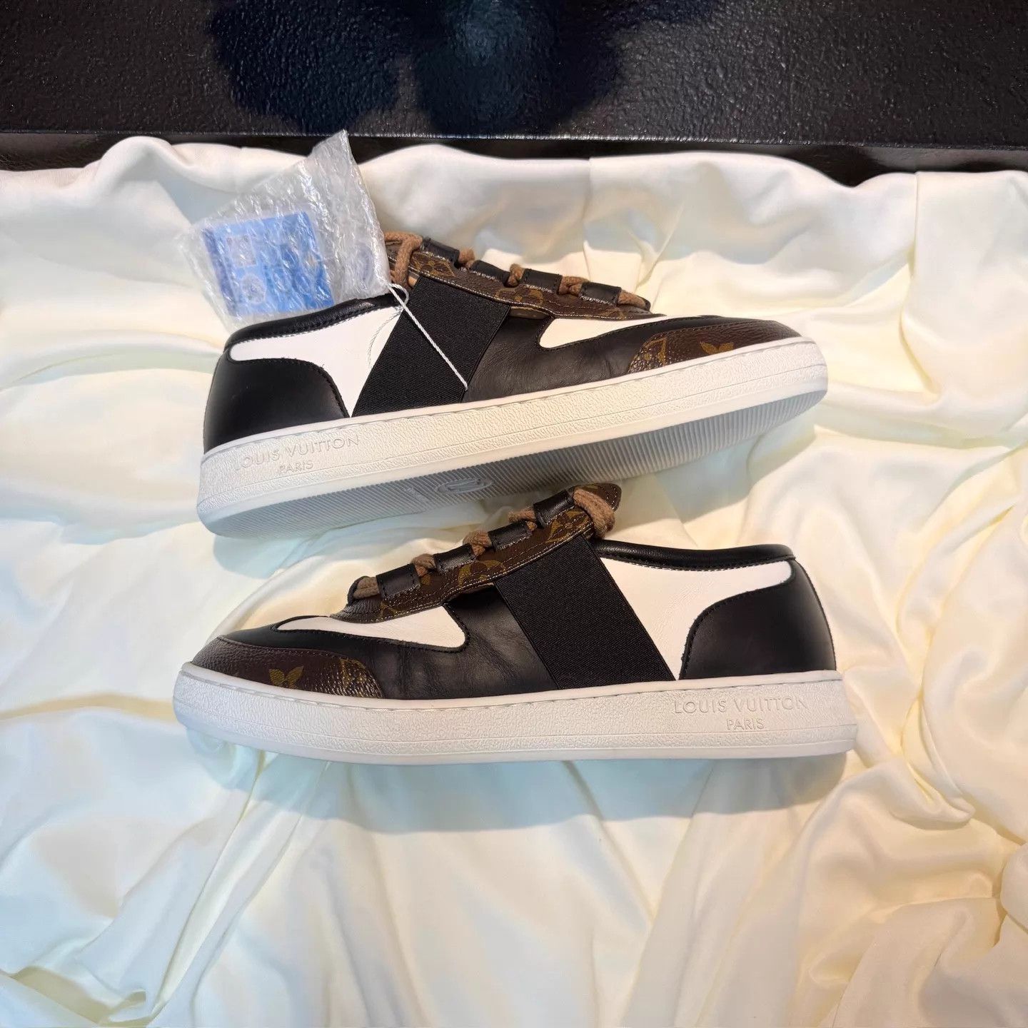 Louis Vuitton LV Monogram White/Brown Sneaker 38 99 New Size US 7.5 / IT 37.5 - 5 Thumbnail