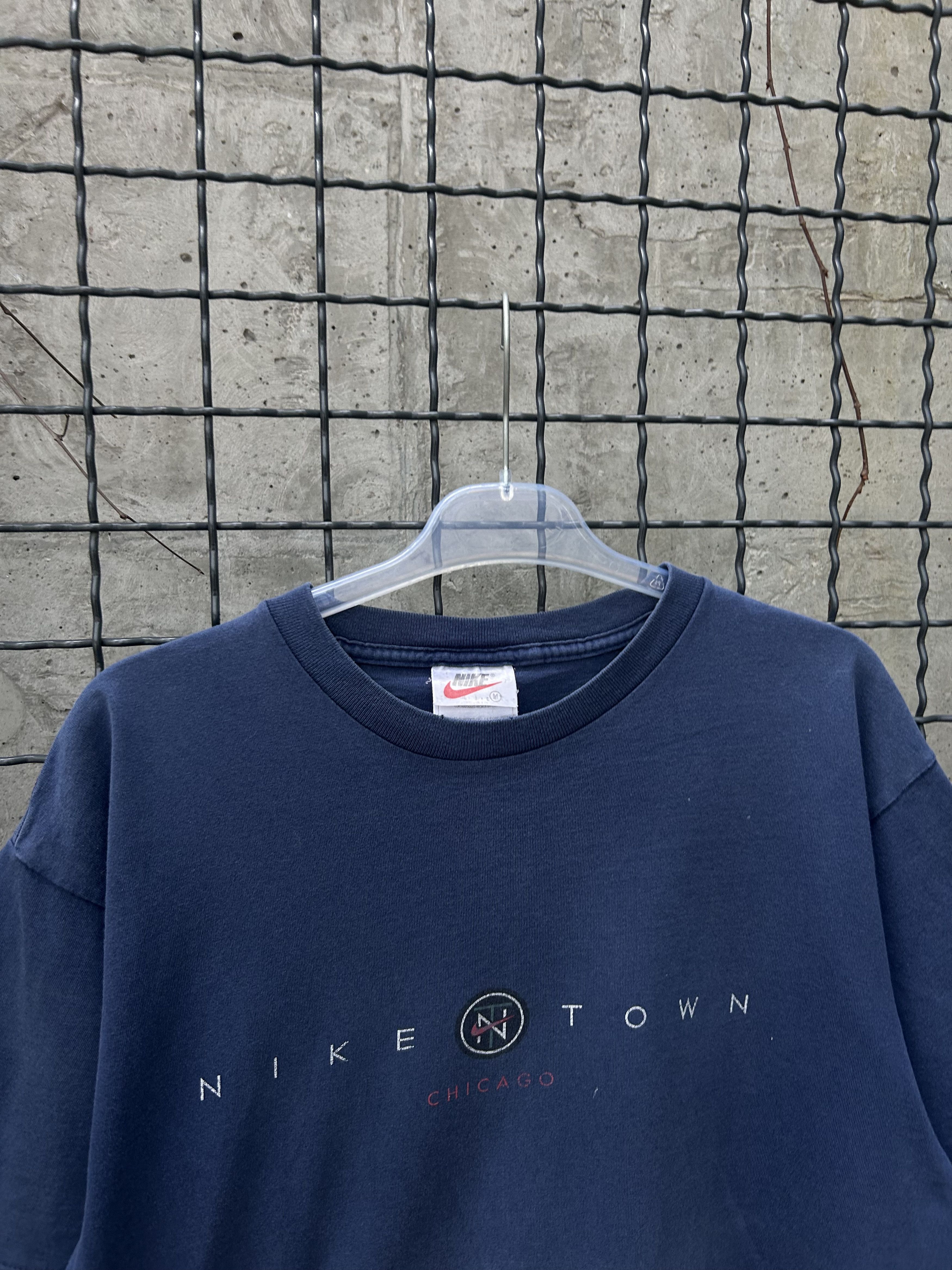 Nike Vintage 90s Nike Town Chicago Streetwear T-shirt Size US M / EU 48-50 / 2 - 3 Thumbnail