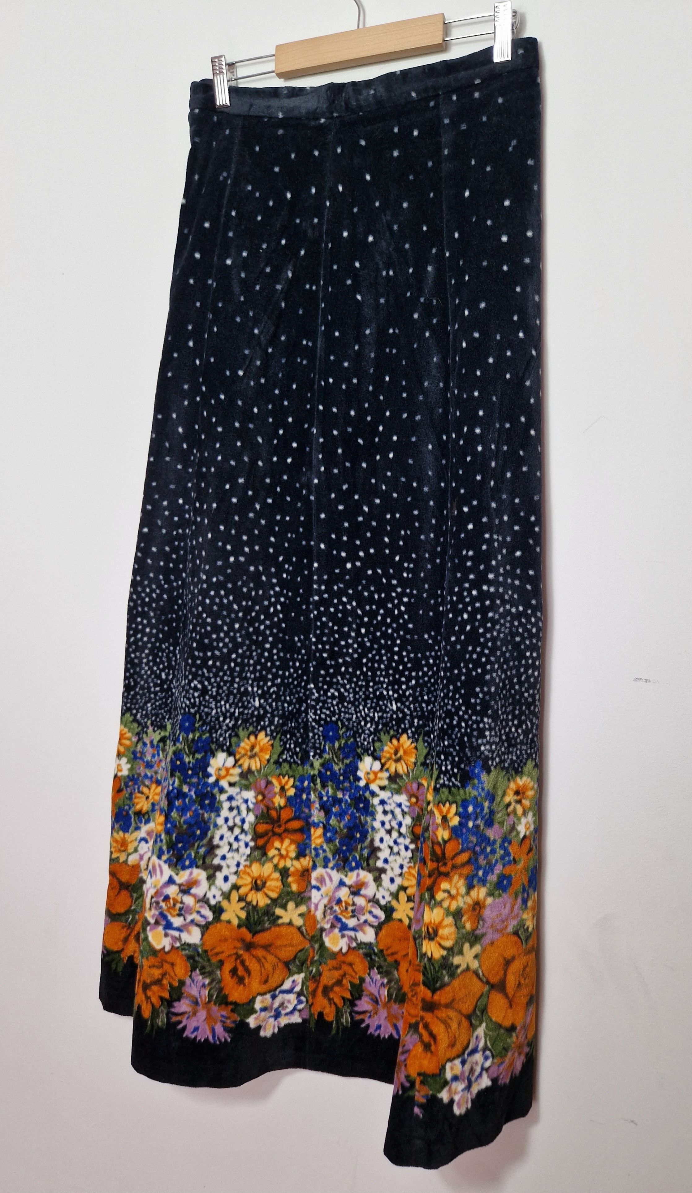 Japanese Brand × Vintage floral velvet maxi skirt vintage y2k japanese kenzo Size 26" / US 2 / IT 38 - 11 Thumbnail