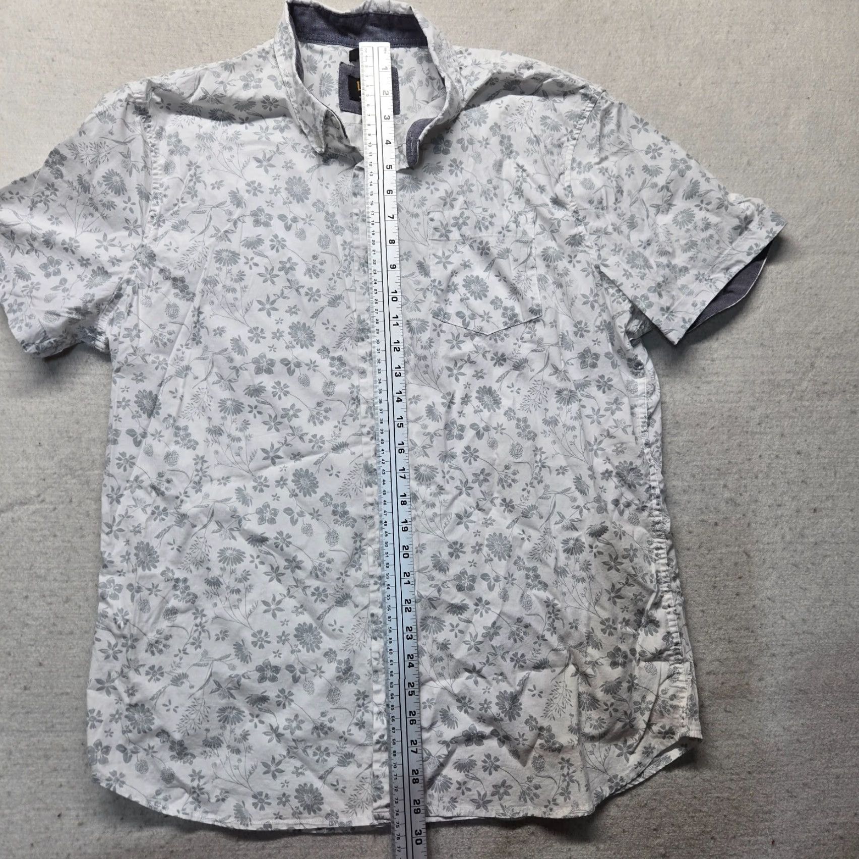 Lee Lee Shirt Mens XL Gray Floral Button-Up Short Sleeve Hawaiian style, Flower, 90s? Size US XL / EU 56 / 4 - 5 Thumbnail