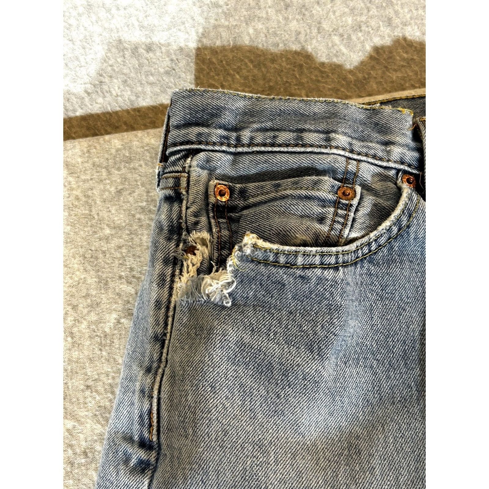 Levi's Levi's 505 Jeans Men 33x34 Regular Fit Straight Light Blue Denim Pockets Zip Fly Size US 33 - 3 Thumbnail