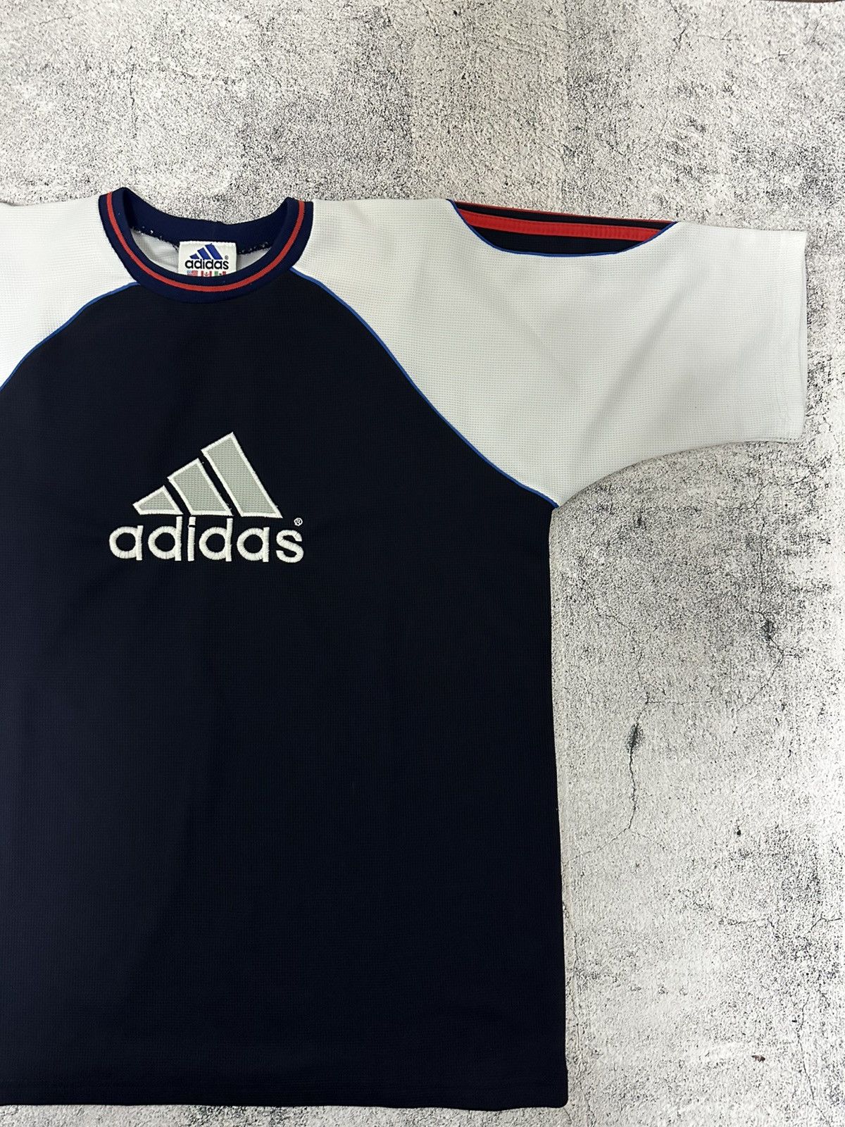 Adidas Vintahe Adidas T-shirt Big Embroidered Logo Centre Size US XXL / EU 58 / 5 - 3 Thumbnail