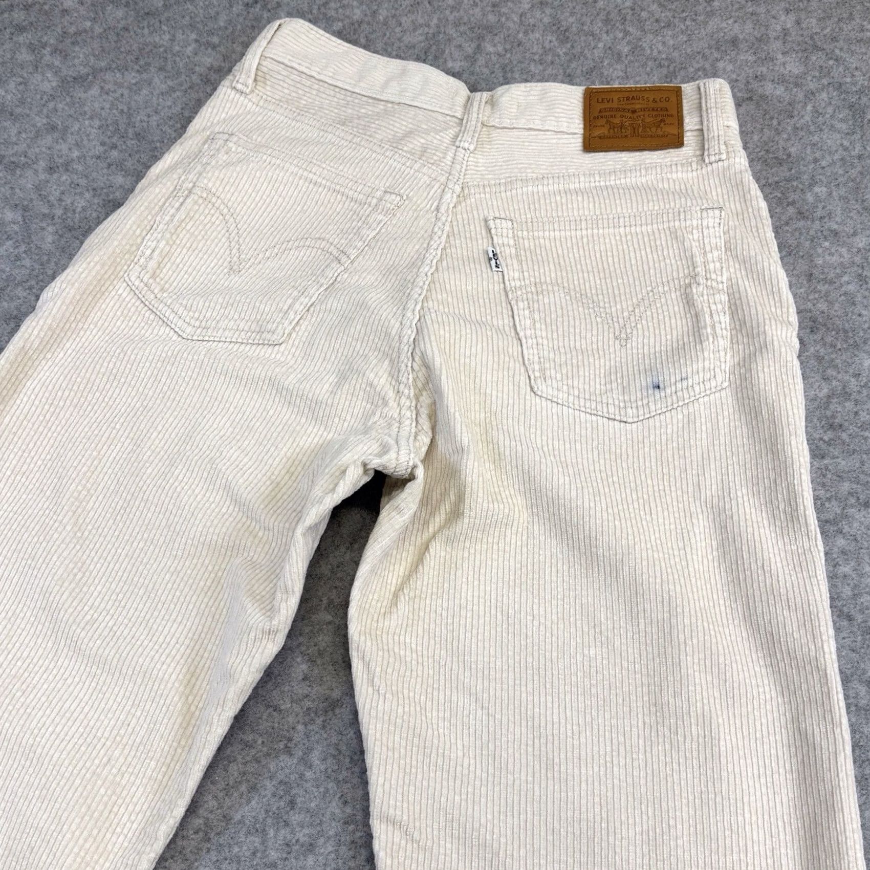 Levi's VINTAGE Levi’s Ribcage Straight Corduroy Jeans W27” L29” zip fly pant Women’s UK8 Used Size 27" / US 4 / IT 40 - 4 Thumbnail