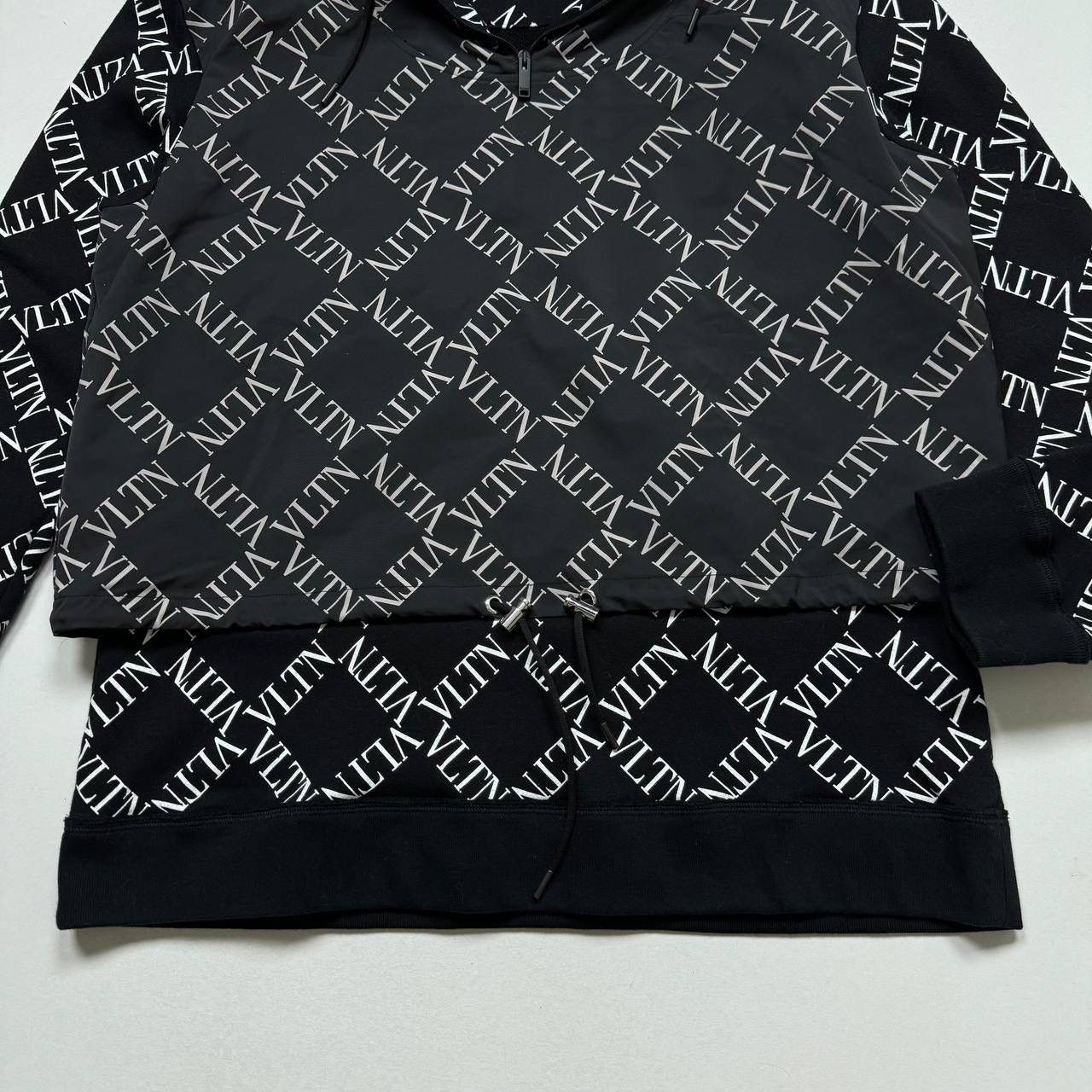 Valentino VALENTINO 'vltn' Logo Grid Print Hoodie In Black Size US M / EU 48-50 / 2 - 9 Thumbnail
