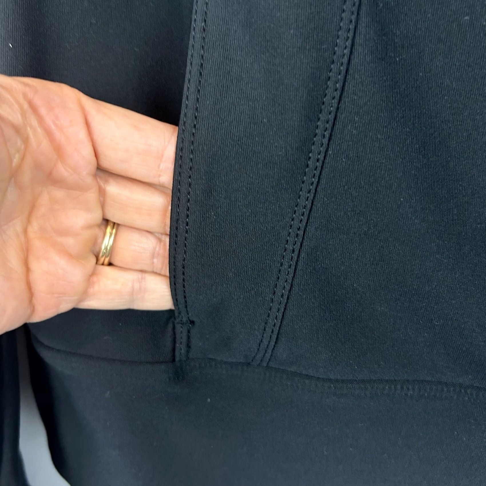 Nike Nike Jacket Womans M Fit Dry Full Zip Black Stretch Active Short Style Read Size 32" / US 10 / IT 46 - 6 Thumbnail