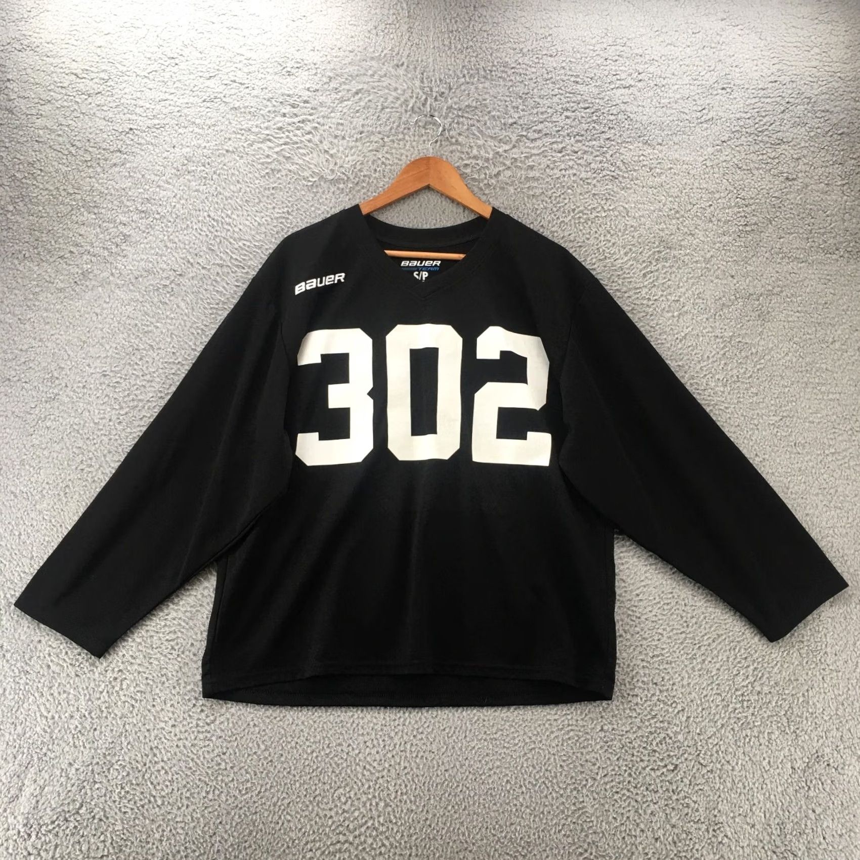 Vintage Team Bauer 302 Hockey Long Sleeve Tee Mens S Black V Neck Top Size US S / EU 44-46 / 1 - 2 Thumbnail