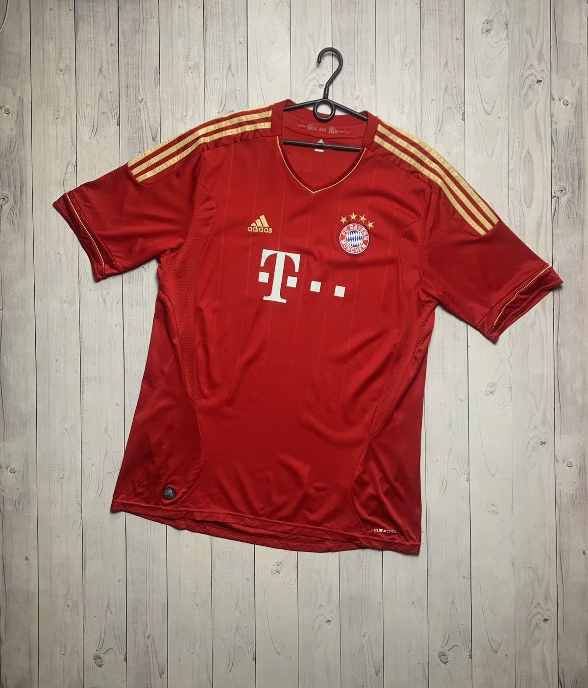Vintage Vintage adidas Bauer Munich soccer jersey gold line size XXL Size US XXL / EU 58 / 5 - 1 Thumbnail