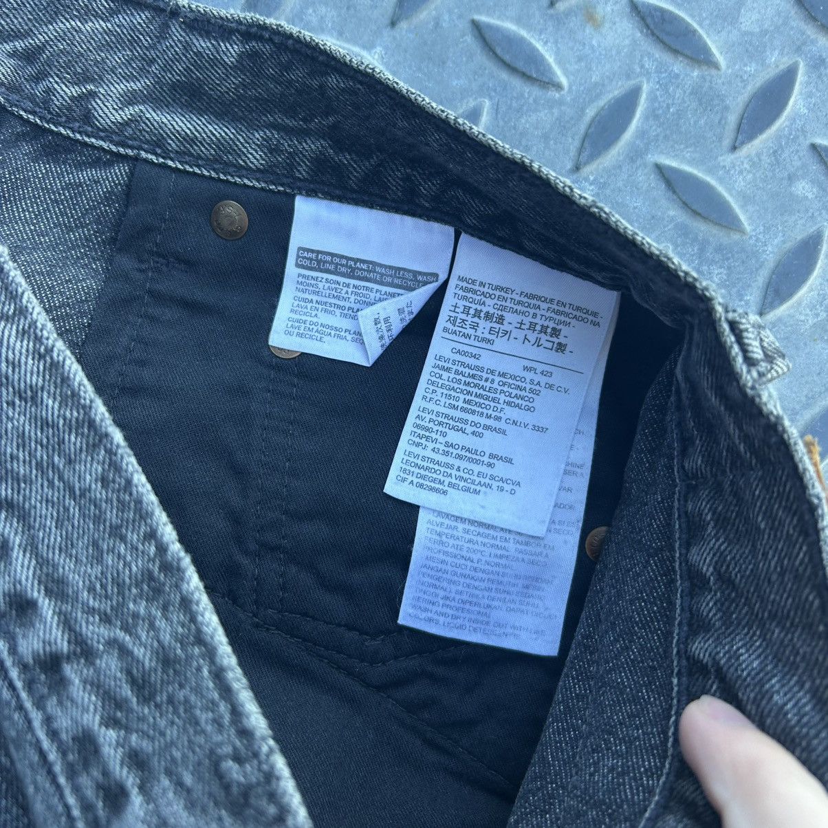 Levi's × Vetements Levi's x Vetements 2018 Size 28" / US 6 / IT 42 - 16 Thumbnail