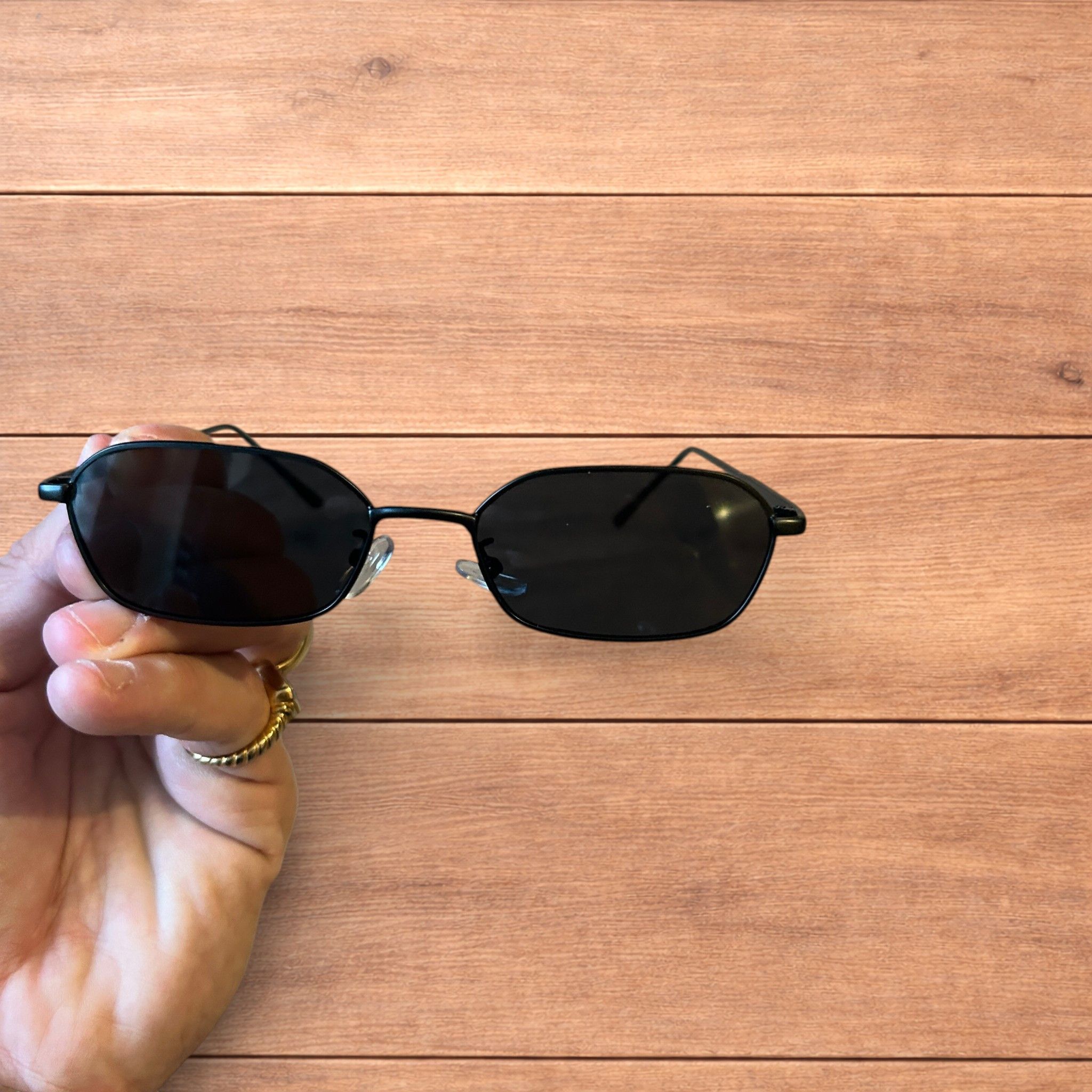 Japanese Brand Metal frame polarised sunglasses in black with black lense. Size ONE SIZE - 4 Thumbnail