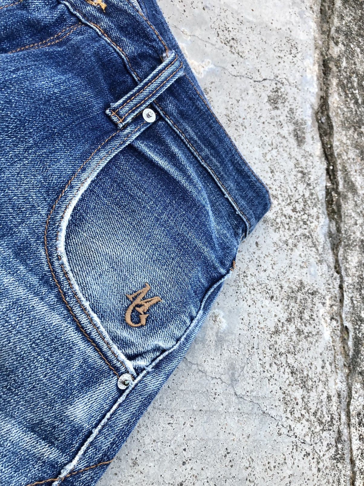 Other BUCKLE BACK MSGR DISTRESSED DENIM Size US 33 - 8 Thumbnail